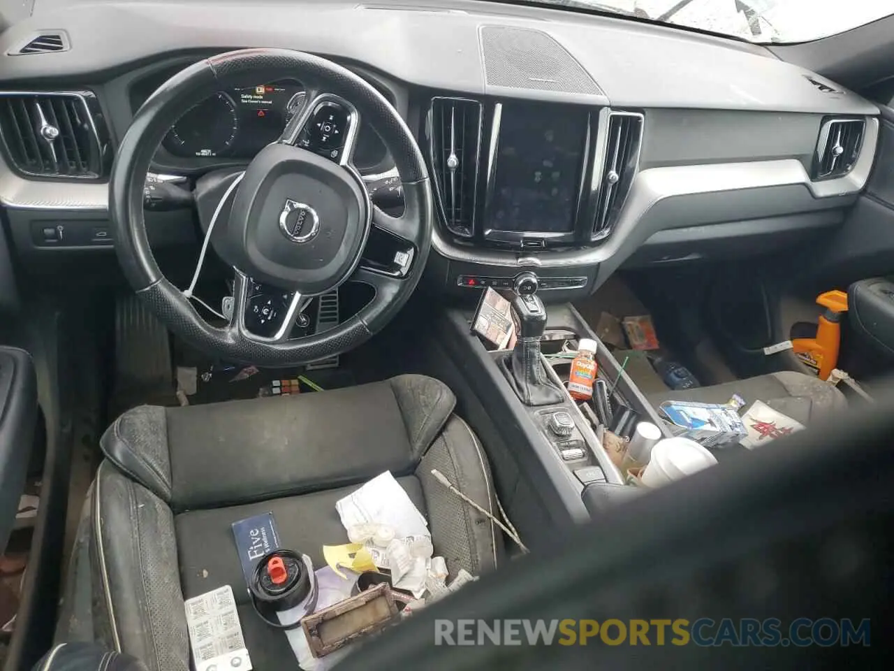 8 Фотография поврежденного автомобиля LYV102RM2KB359846 VOLVO XC60 2019