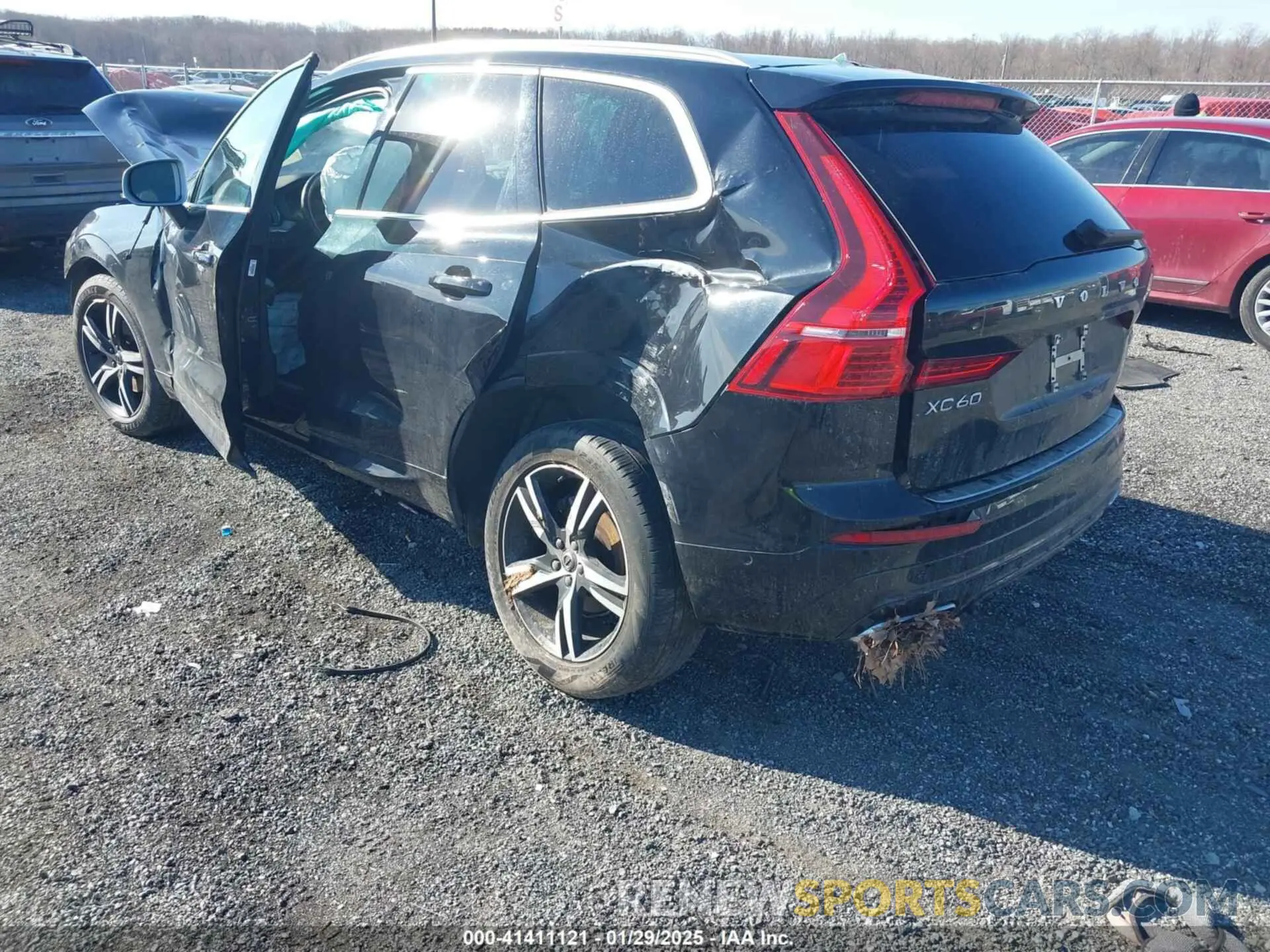 3 Photograph of a damaged car LYV102RM4KB211312 VOLVO XC60 2019