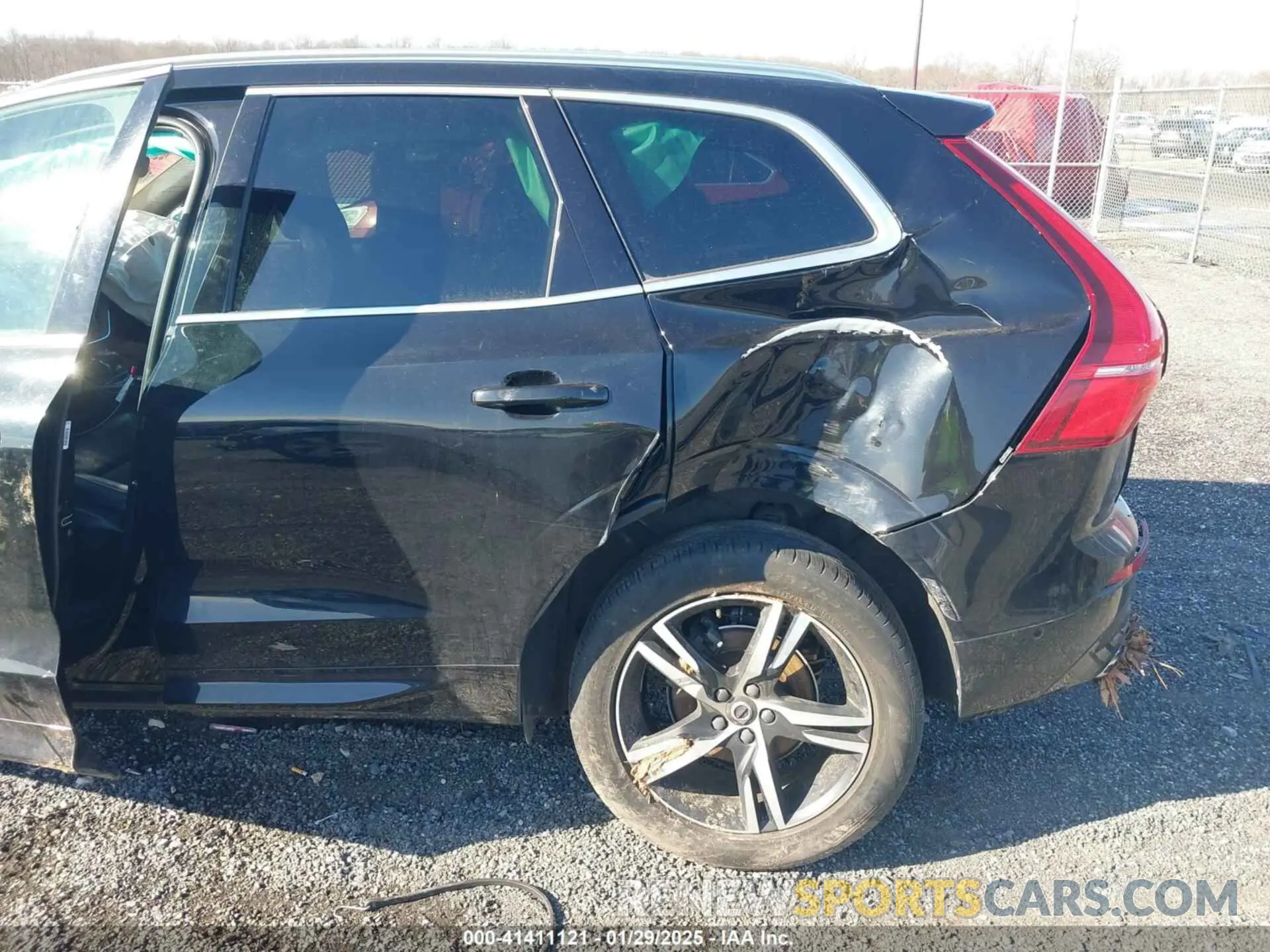 6 Photograph of a damaged car LYV102RM4KB211312 VOLVO XC60 2019