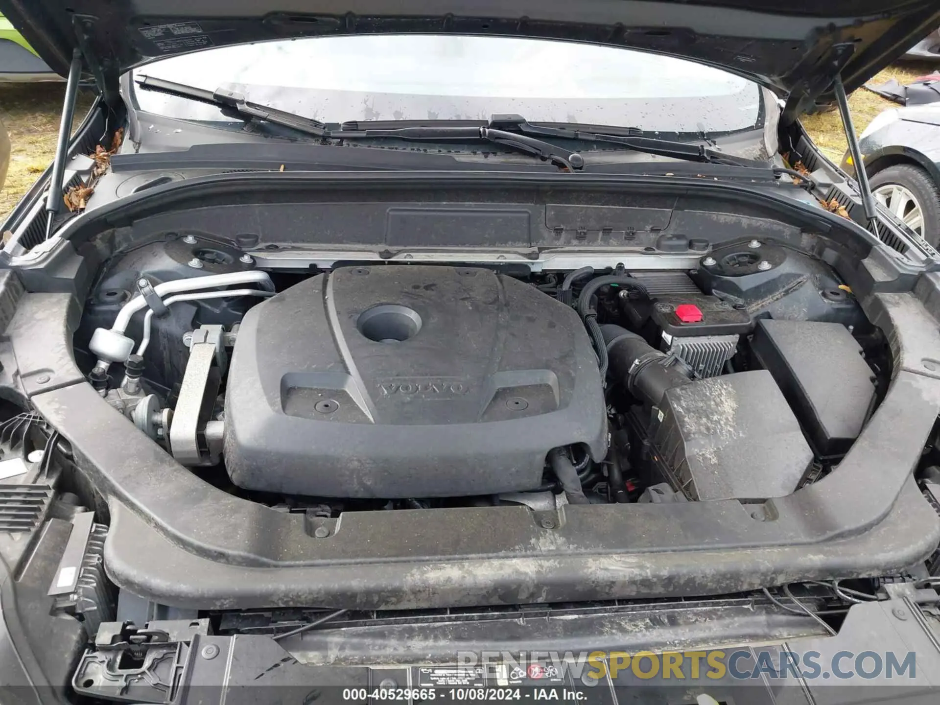 10 Photograph of a damaged car LYV102RM4KB282963 VOLVO XC60 2019