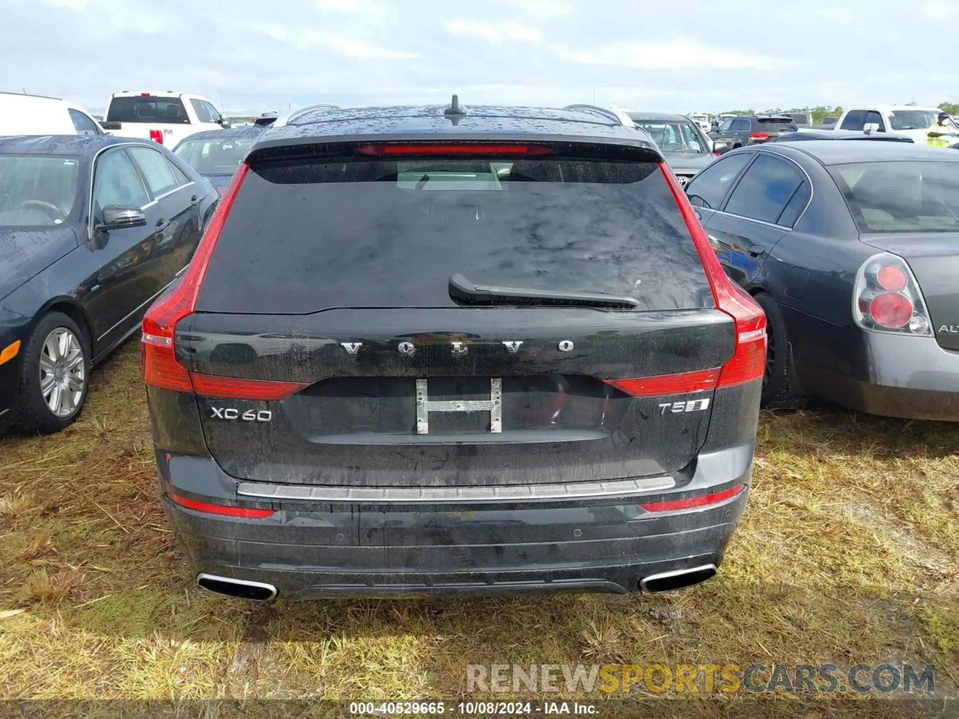 12 Photograph of a damaged car LYV102RM4KB282963 VOLVO XC60 2019