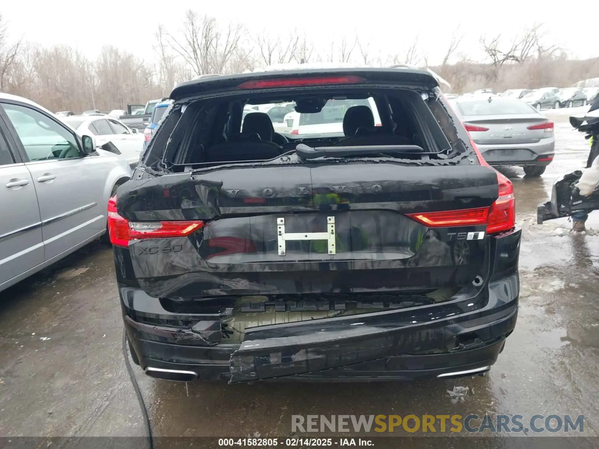 16 Photograph of a damaged car LYV102RM9KB297622 VOLVO XC60 2019