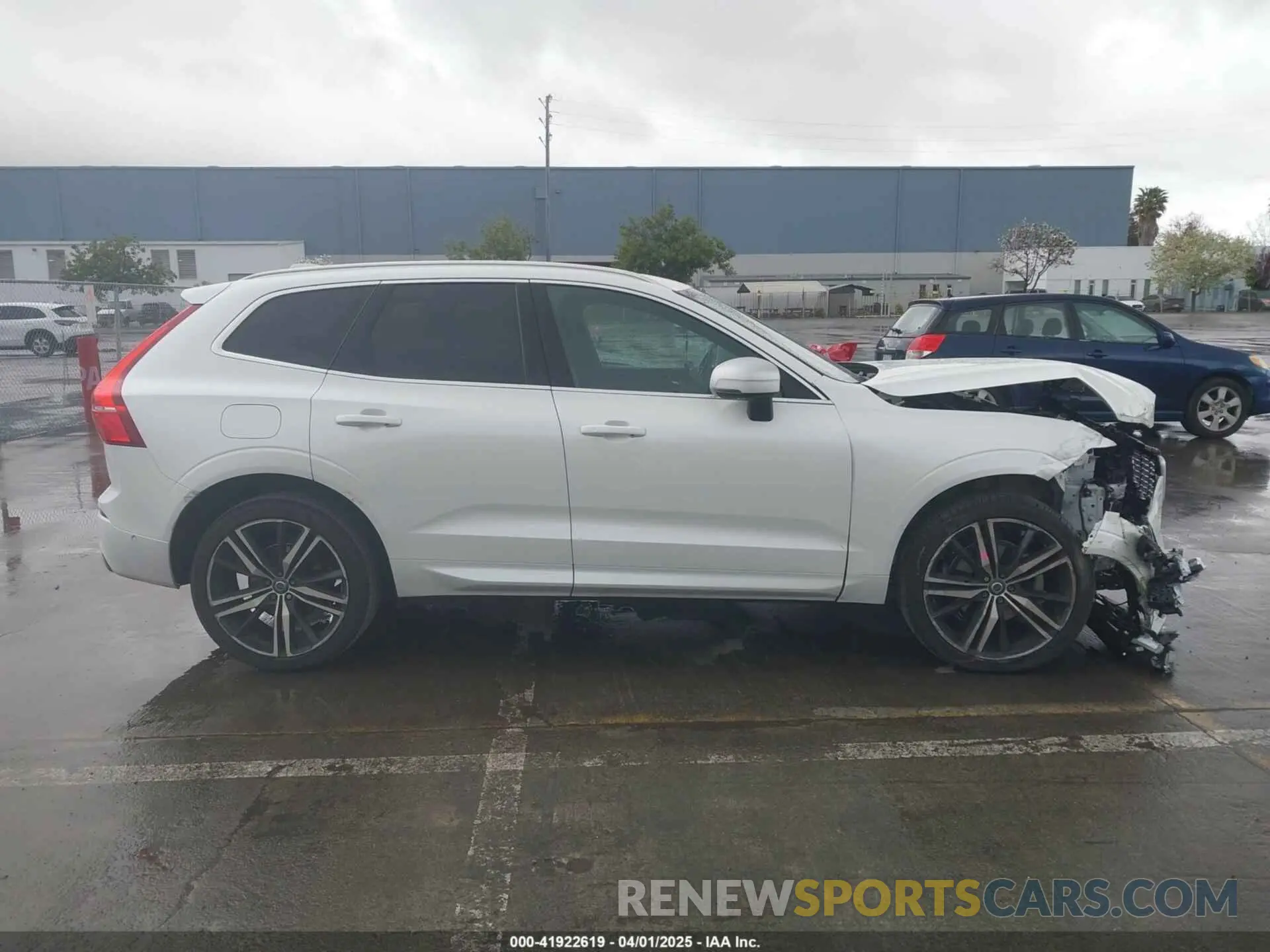 13 Photograph of a damaged car LYV102RMXKB327226 VOLVO XC60 2019