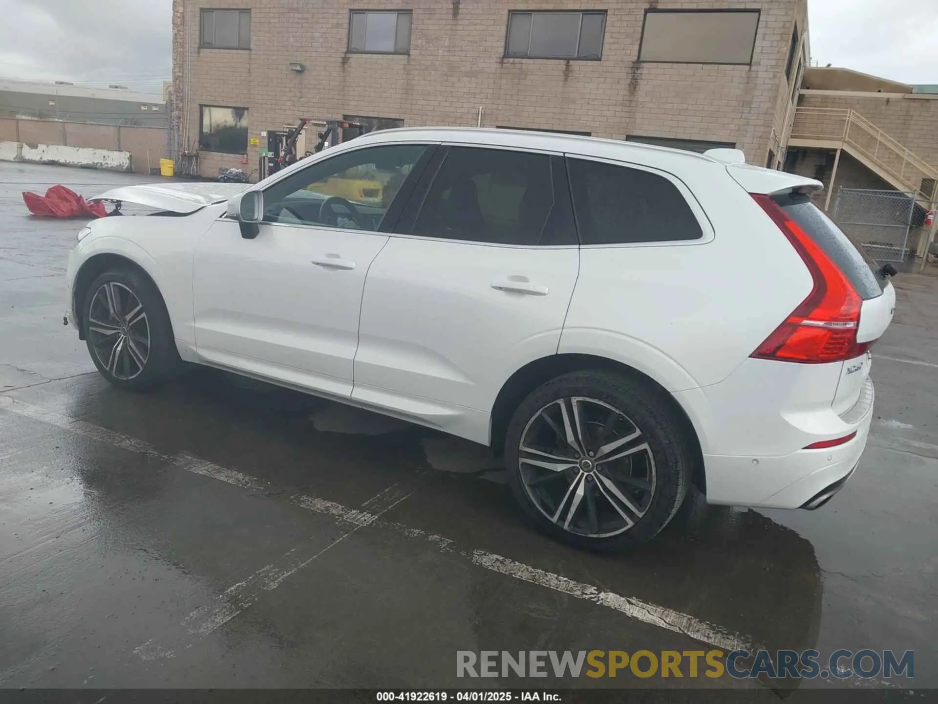 3 Photograph of a damaged car LYV102RMXKB327226 VOLVO XC60 2019