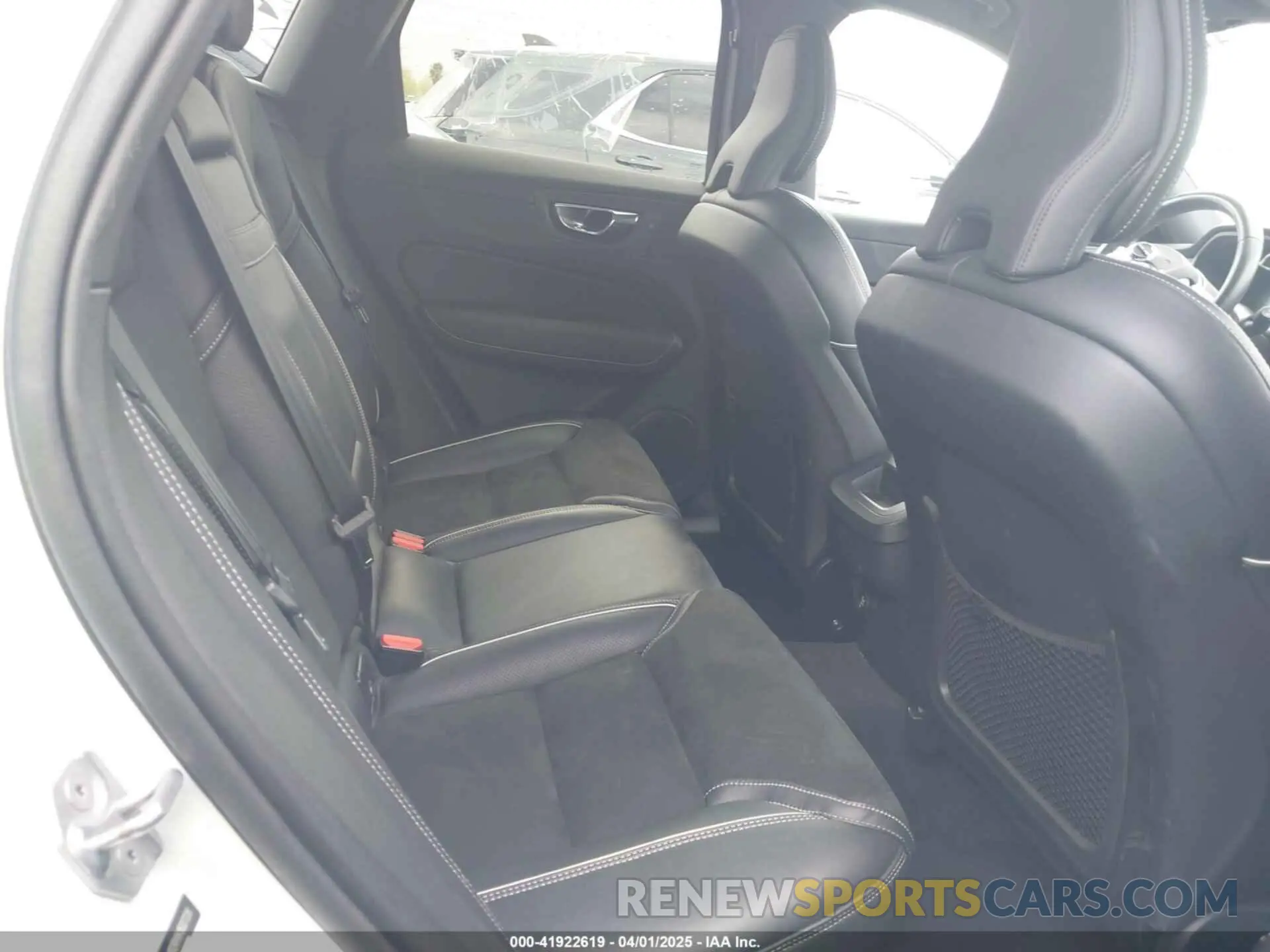 8 Photograph of a damaged car LYV102RMXKB327226 VOLVO XC60 2019