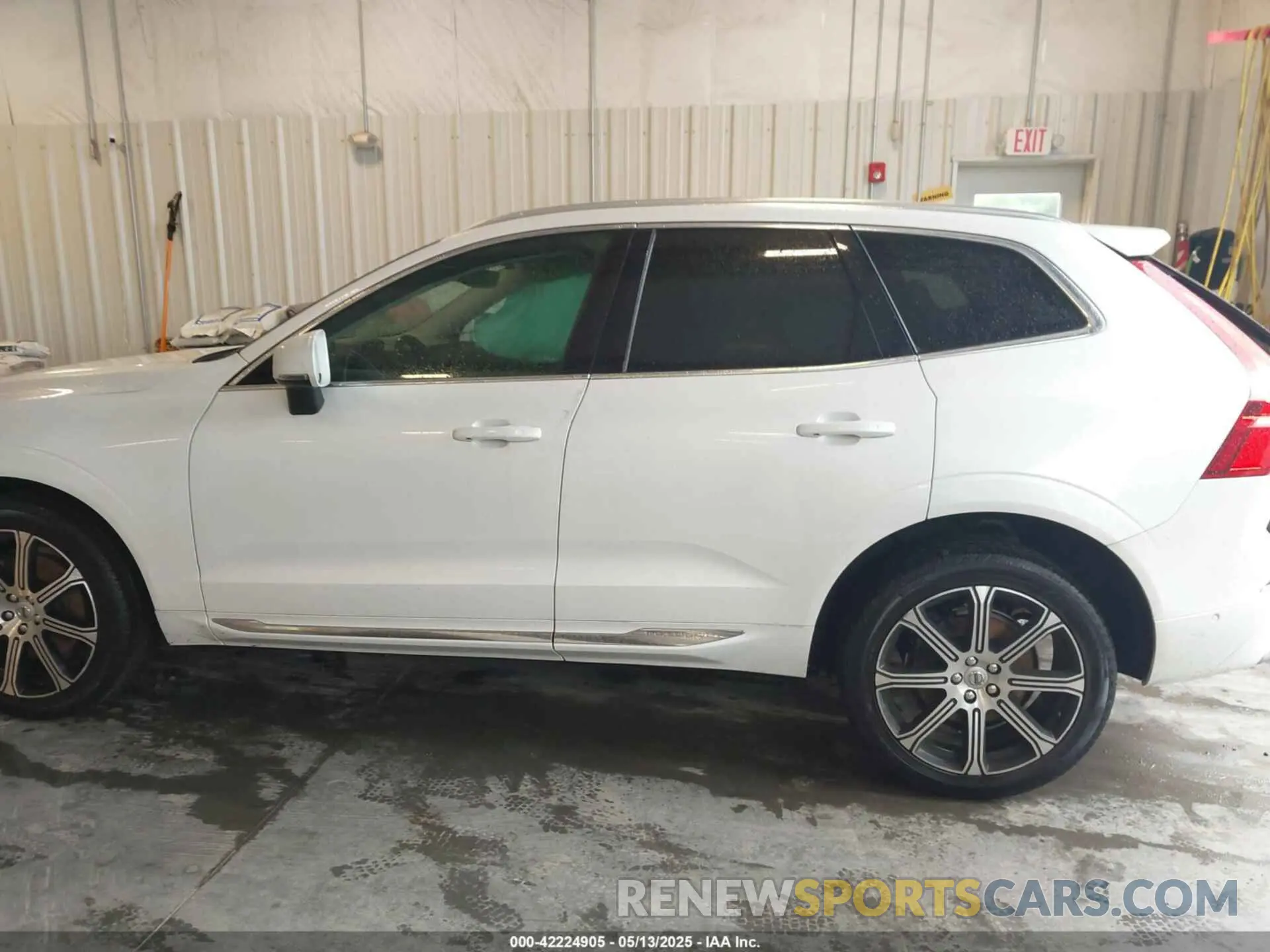 14 Photograph of a damaged car LYVA22RL1KB220003 VOLVO XC60 2019