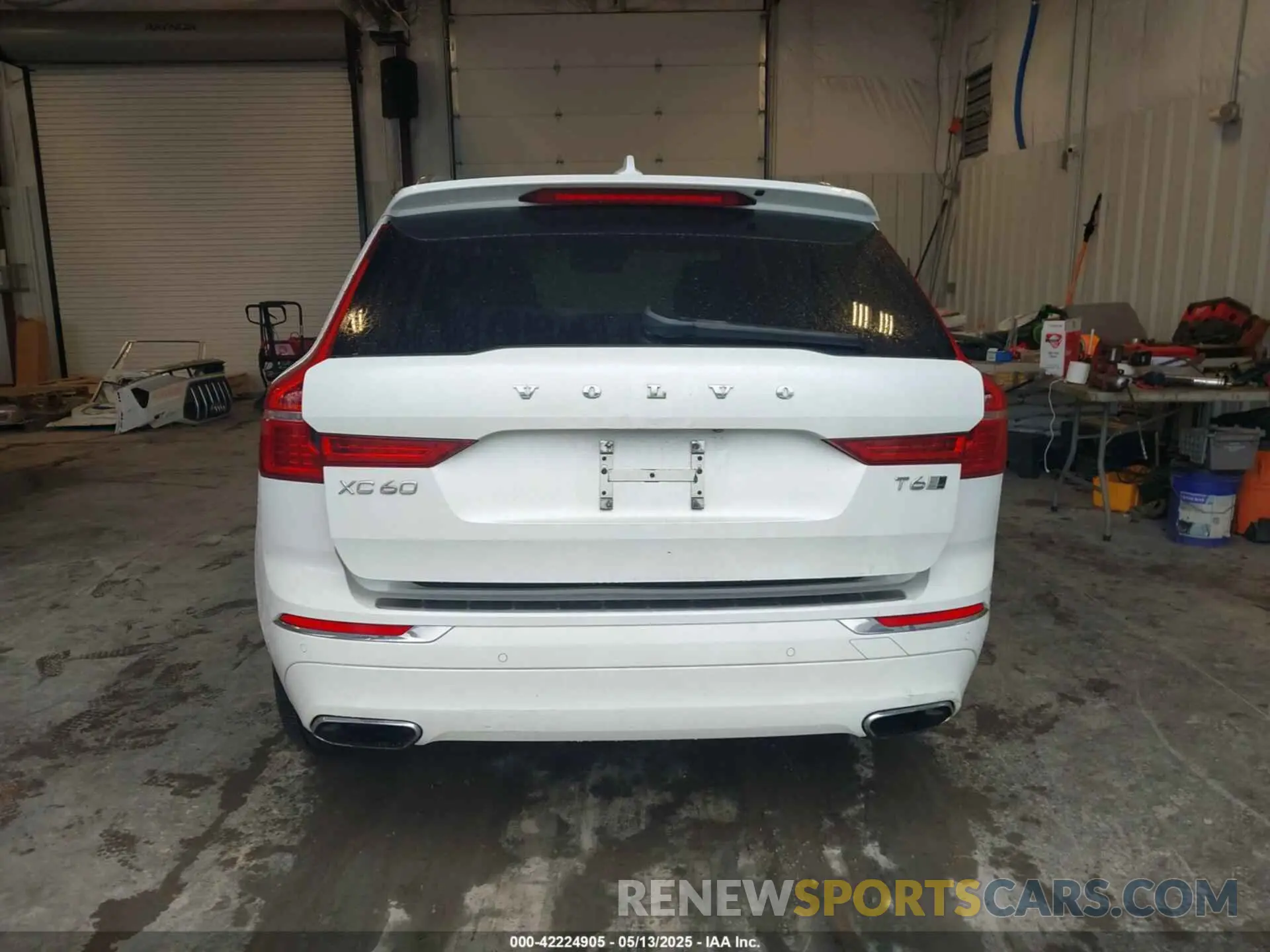 16 Photograph of a damaged car LYVA22RL1KB220003 VOLVO XC60 2019