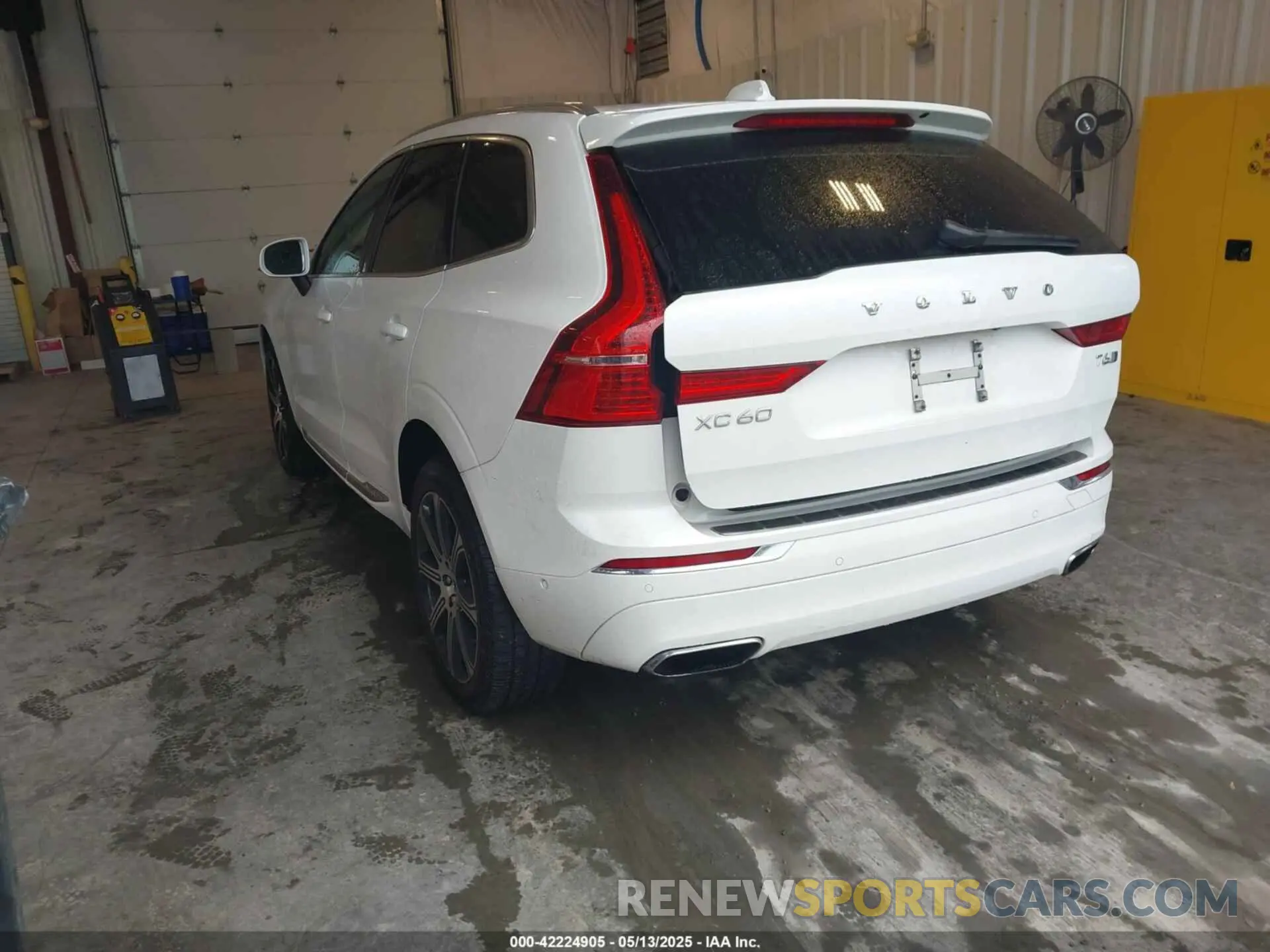 3 Photograph of a damaged car LYVA22RL1KB220003 VOLVO XC60 2019