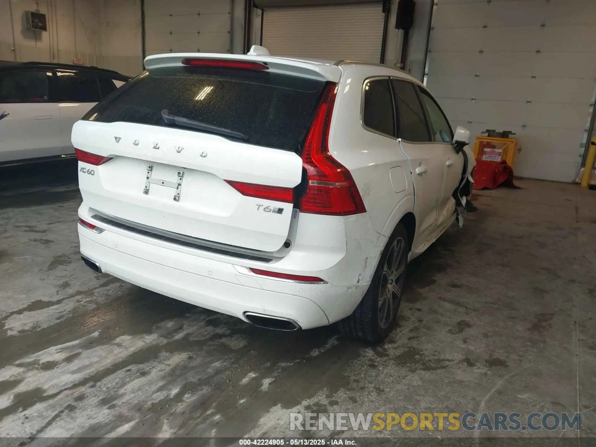 4 Photograph of a damaged car LYVA22RL1KB220003 VOLVO XC60 2019