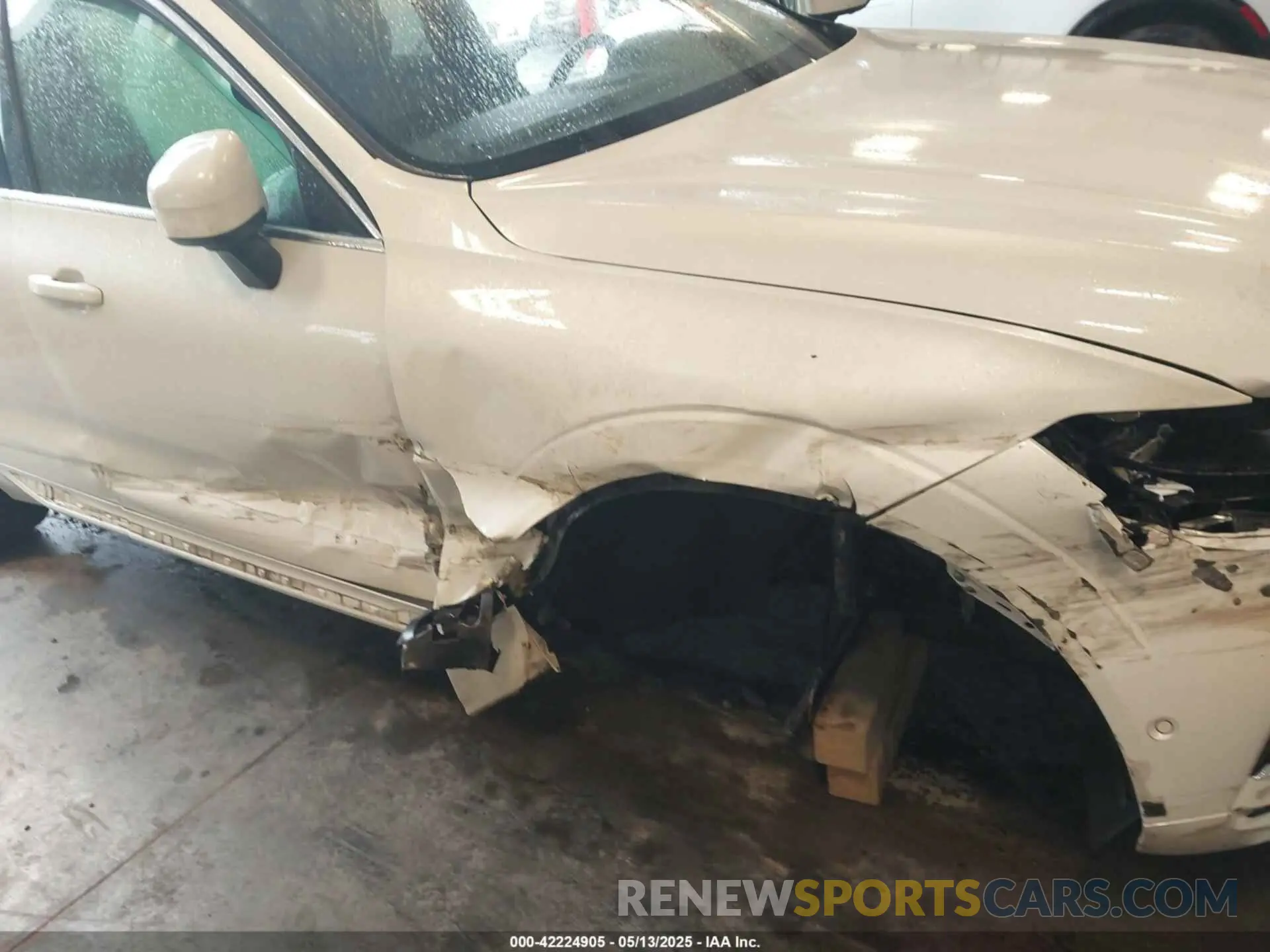 6 Photograph of a damaged car LYVA22RL1KB220003 VOLVO XC60 2019