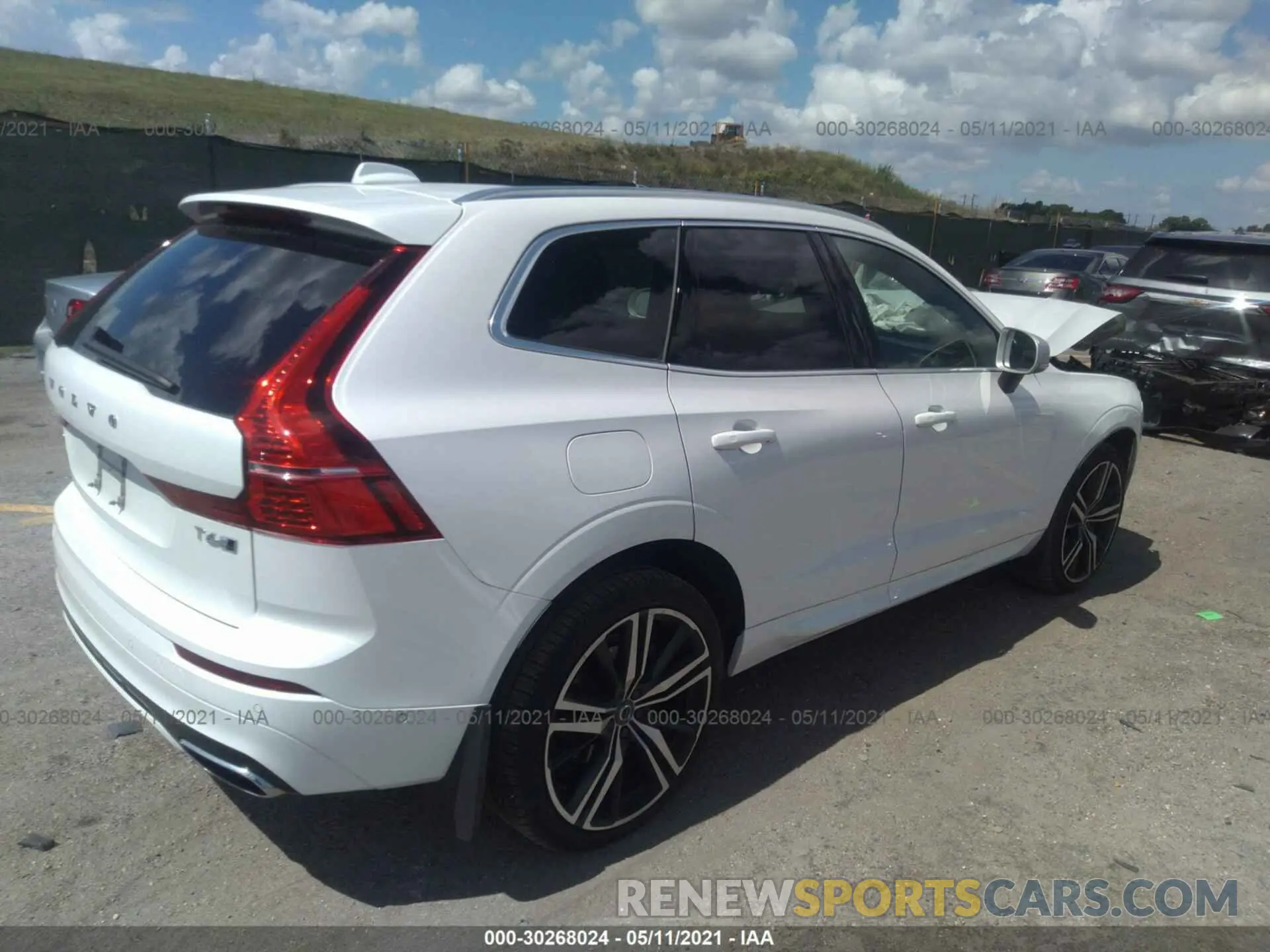 4 Photograph of a damaged car LYVA22RM9KB218377 VOLVO XC60 2019