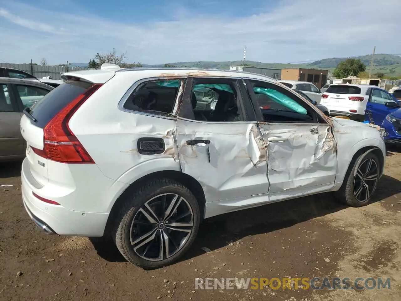 3 Фотография поврежденного автомобиля LYVBR0DM8KB239250 VOLVO XC60 2019