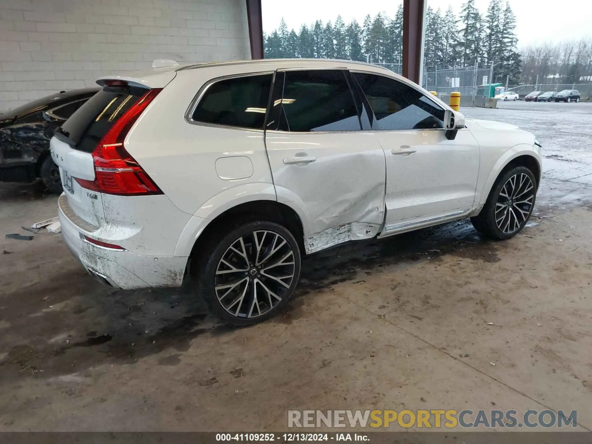 4 Фотография поврежденного автомобиля YV4A22RL3K1317756 VOLVO XC60 2019