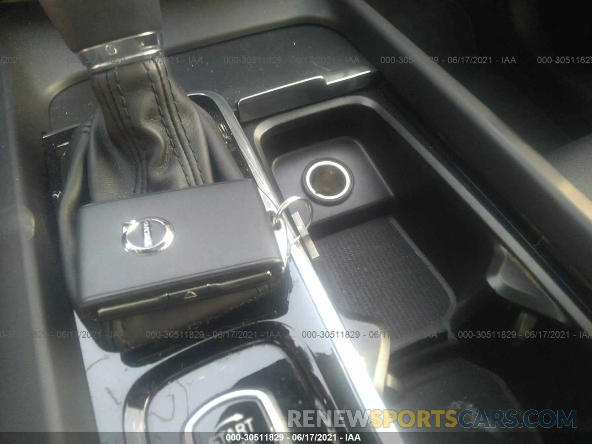 11 Фотография поврежденного автомобиля YV4102DK1L1458721 VOLVO XC60 2020