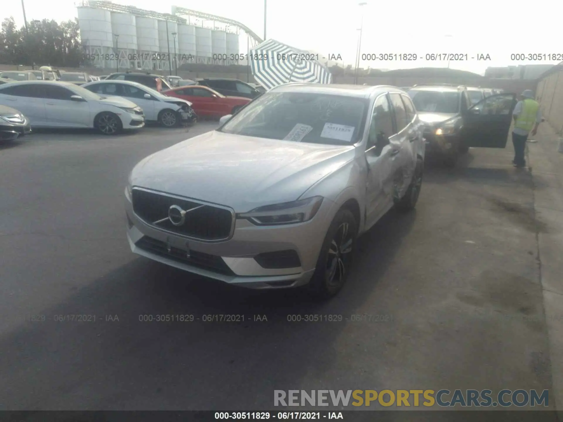 2 Фотография поврежденного автомобиля YV4102DK1L1458721 VOLVO XC60 2020