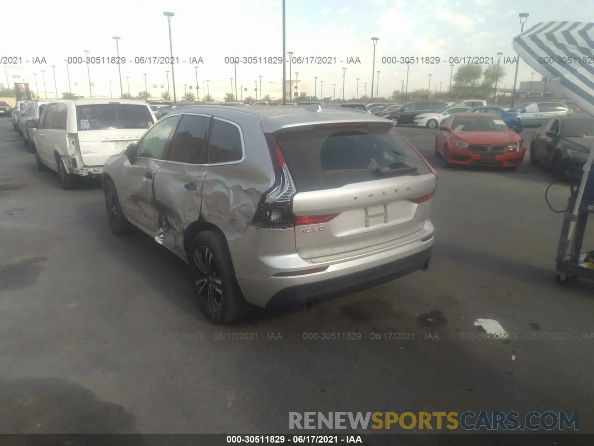 3 Фотография поврежденного автомобиля YV4102DK1L1458721 VOLVO XC60 2020