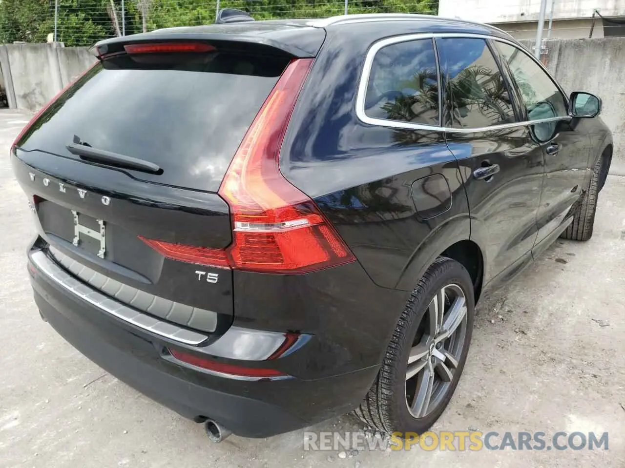 4 Фотография поврежденного автомобиля YV4102DK2L1582657 VOLVO XC60 2020