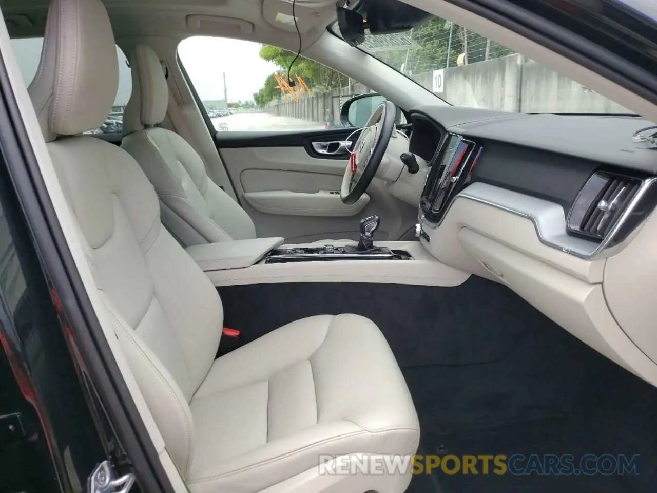 5 Фотография поврежденного автомобиля YV4102DK2L1582657 VOLVO XC60 2020