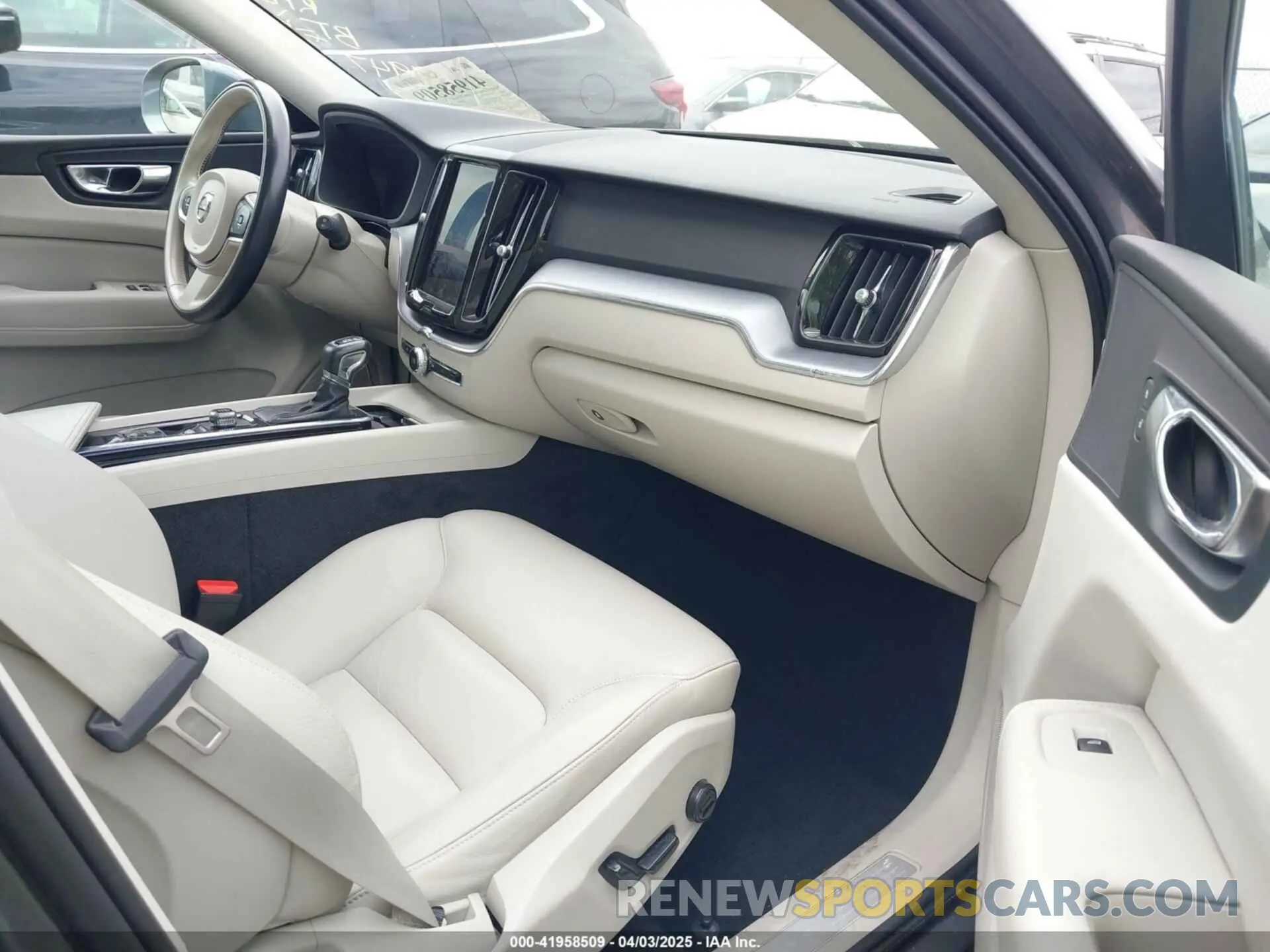 5 Фотография поврежденного автомобиля YV4102DK2L1589947 VOLVO XC60 2020