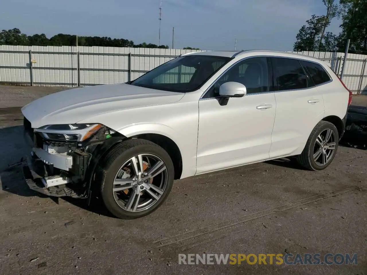 1 Photograph of a damaged car YV4102DK5L1522677 VOLVO XC60 2020