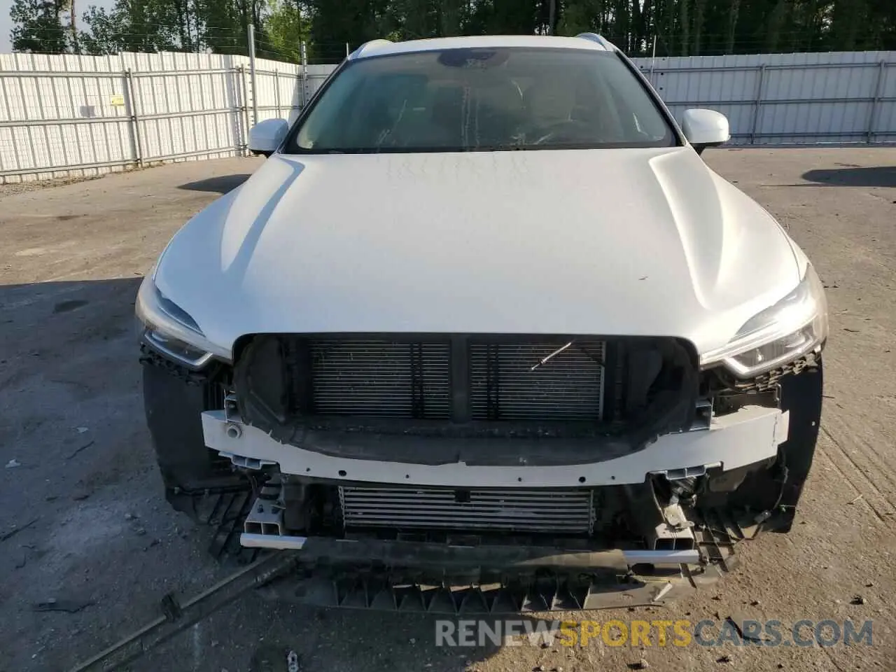 5 Photograph of a damaged car YV4102DK5L1522677 VOLVO XC60 2020