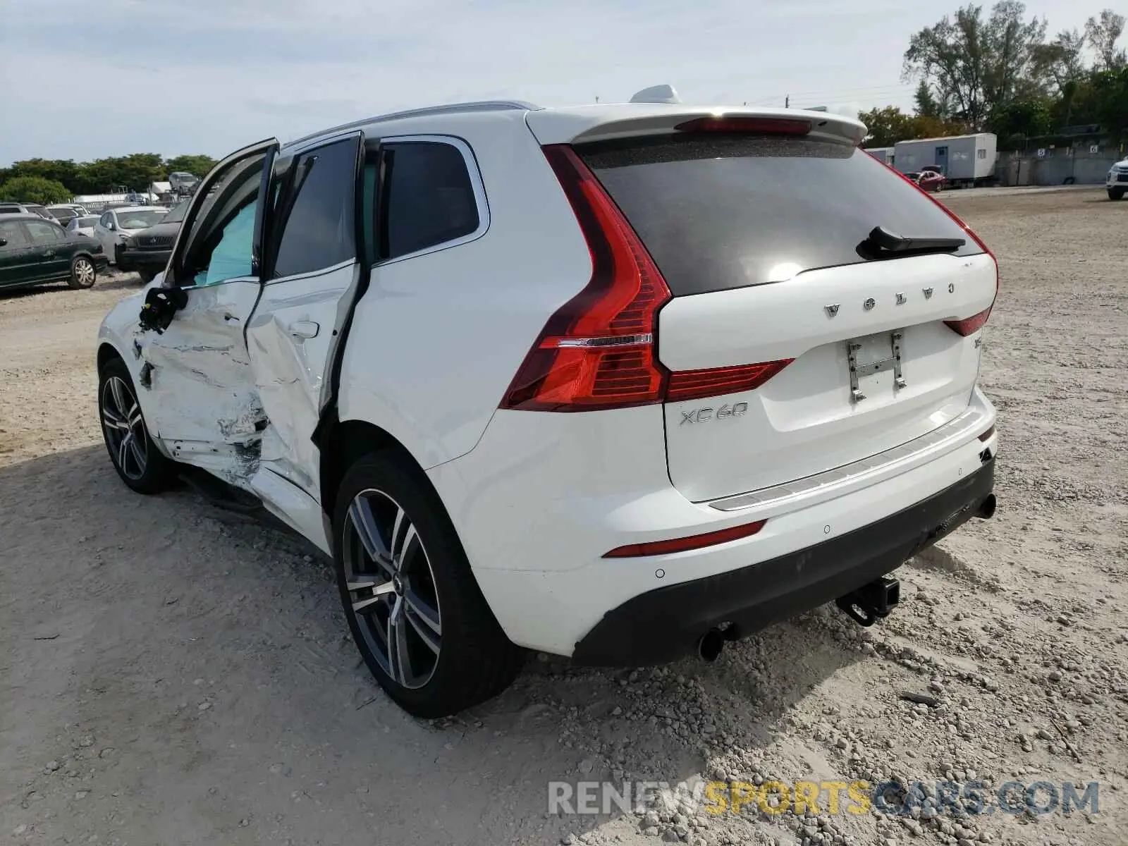 3 Photograph of a damaged car YV4102DK9L1561255 VOLVO XC60 2020