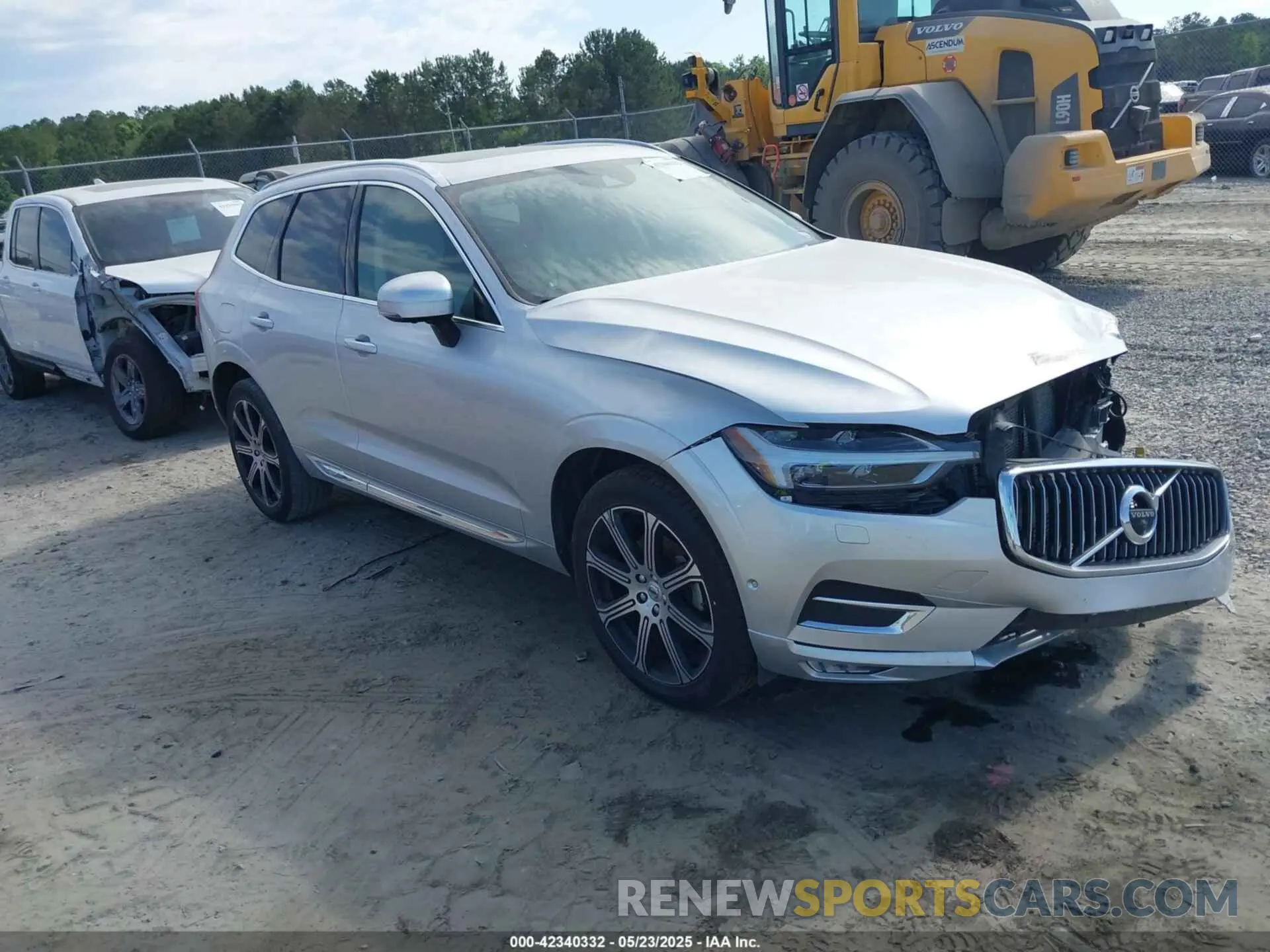 1 Photograph of a damaged car YV4102DL3L1525862 VOLVO XC60 2020