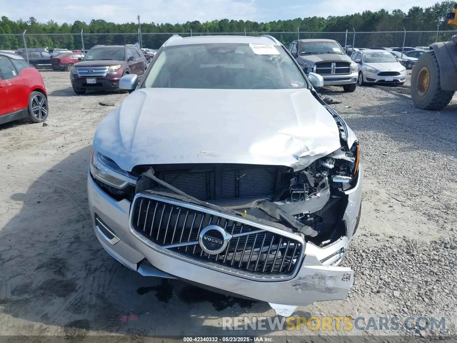 12 Photograph of a damaged car YV4102DL3L1525862 VOLVO XC60 2020