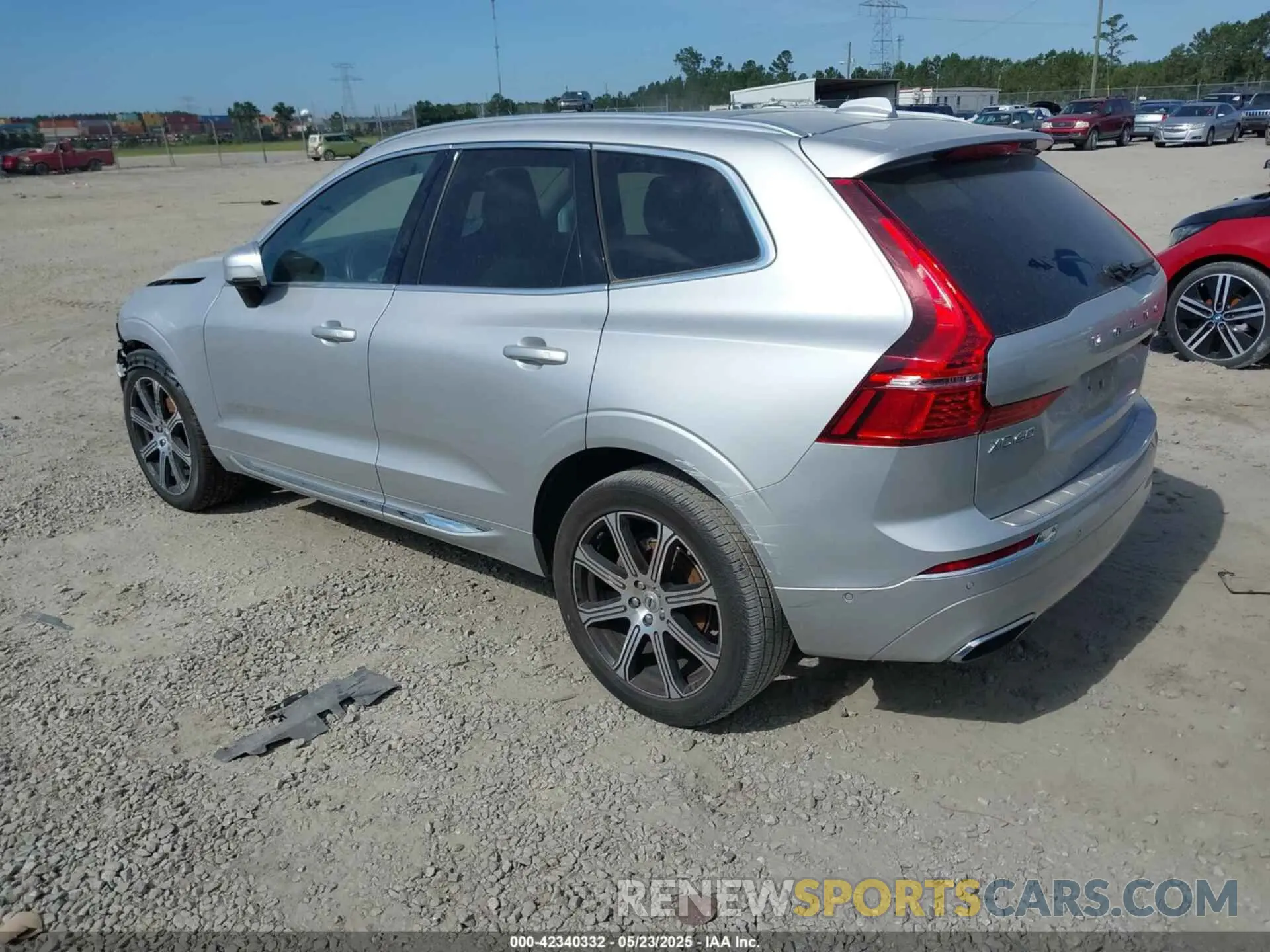 3 Photograph of a damaged car YV4102DL3L1525862 VOLVO XC60 2020