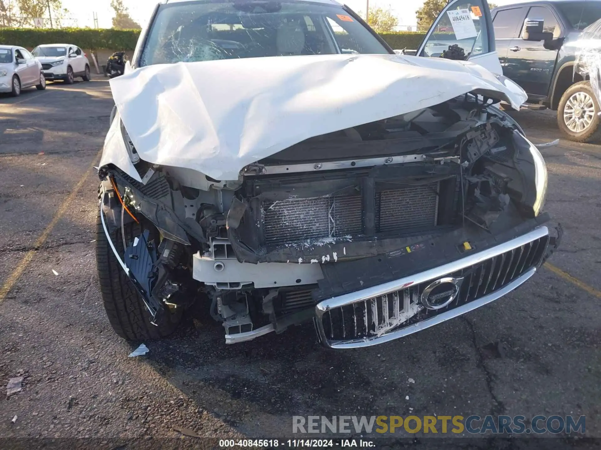 6 Photograph of a damaged car YV4102DLXL1512610 VOLVO XC60 2020