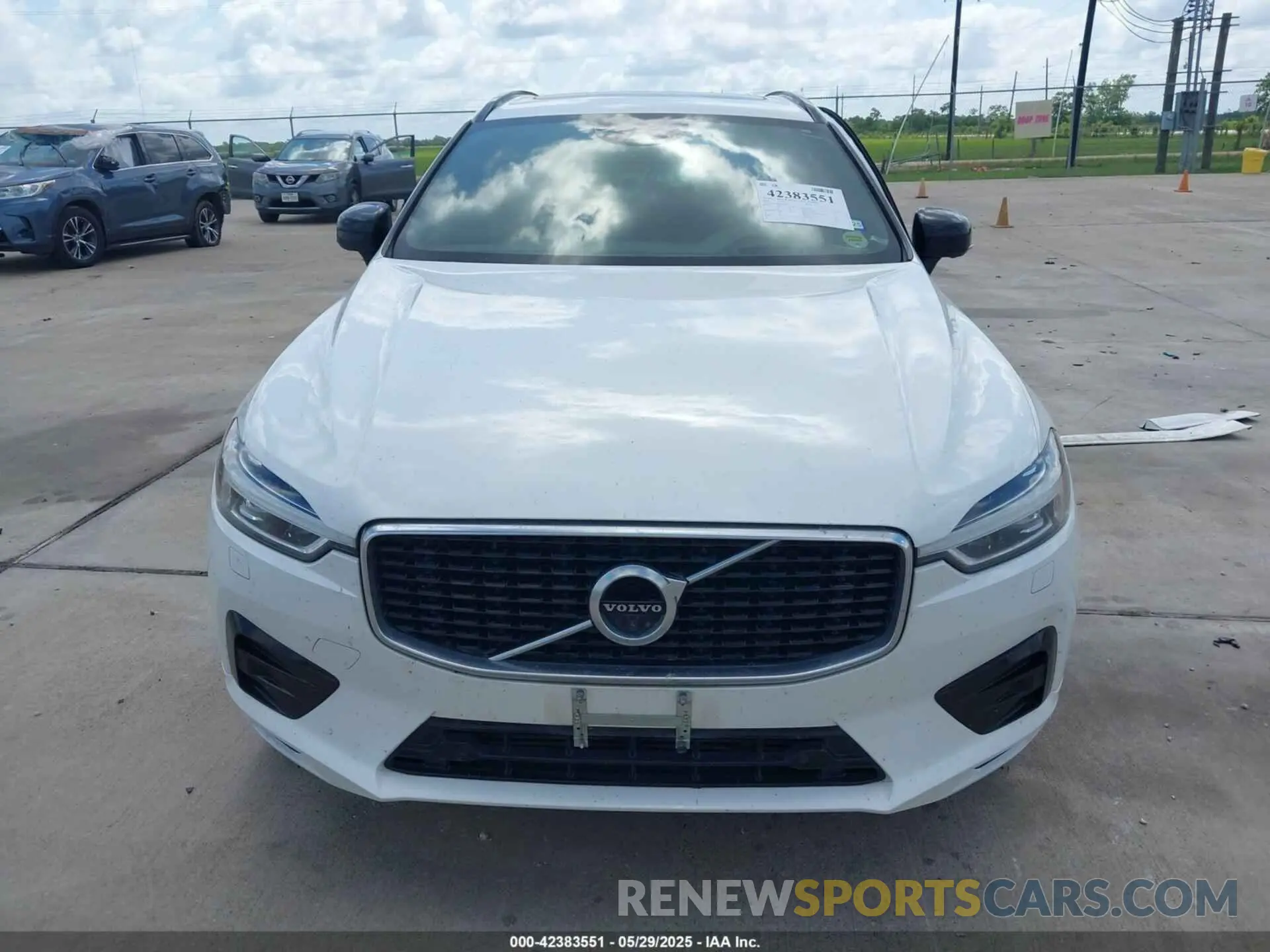 12 Photograph of a damaged car YV4102DM6L1517568 VOLVO XC60 2020