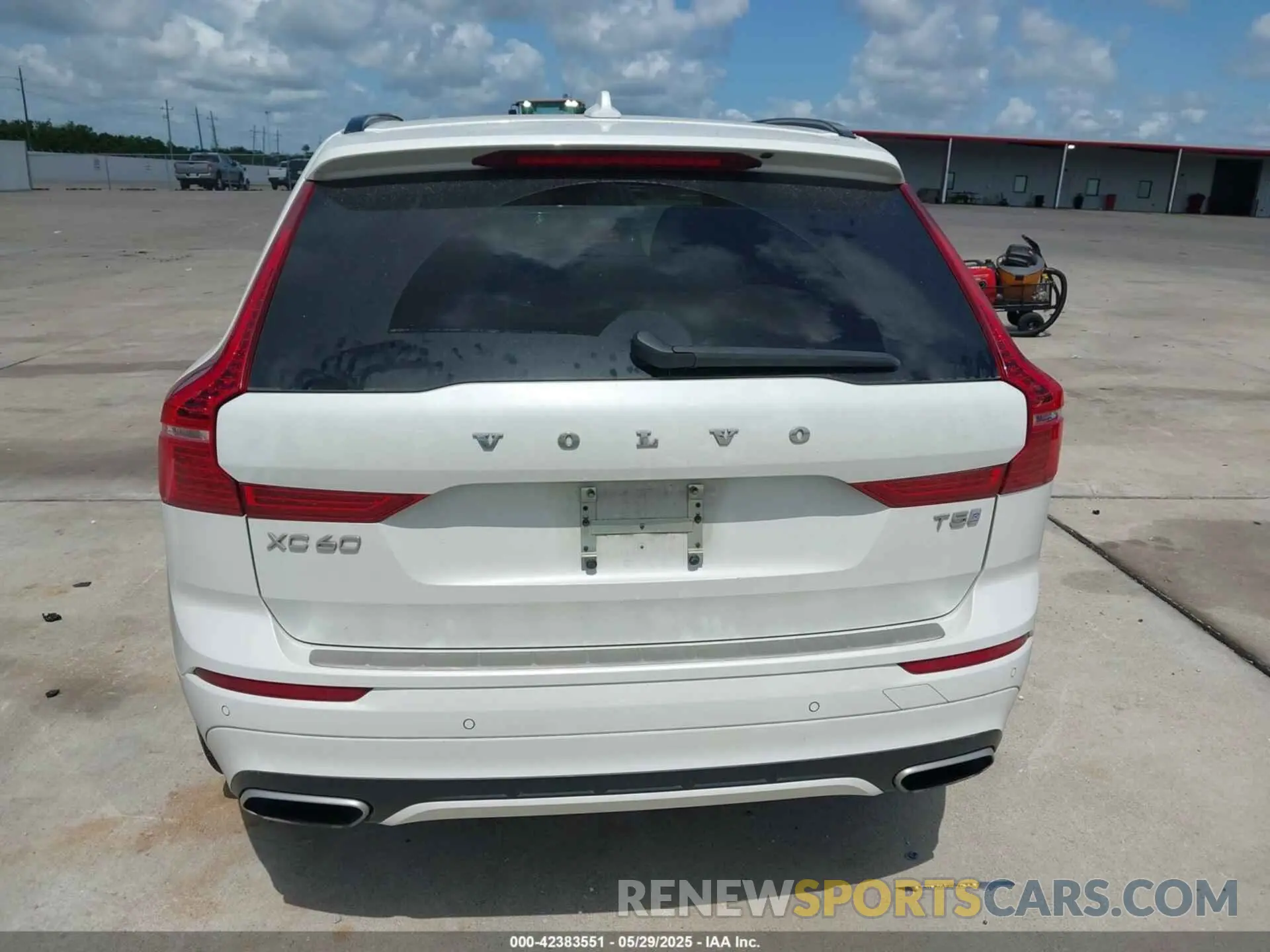 16 Photograph of a damaged car YV4102DM6L1517568 VOLVO XC60 2020