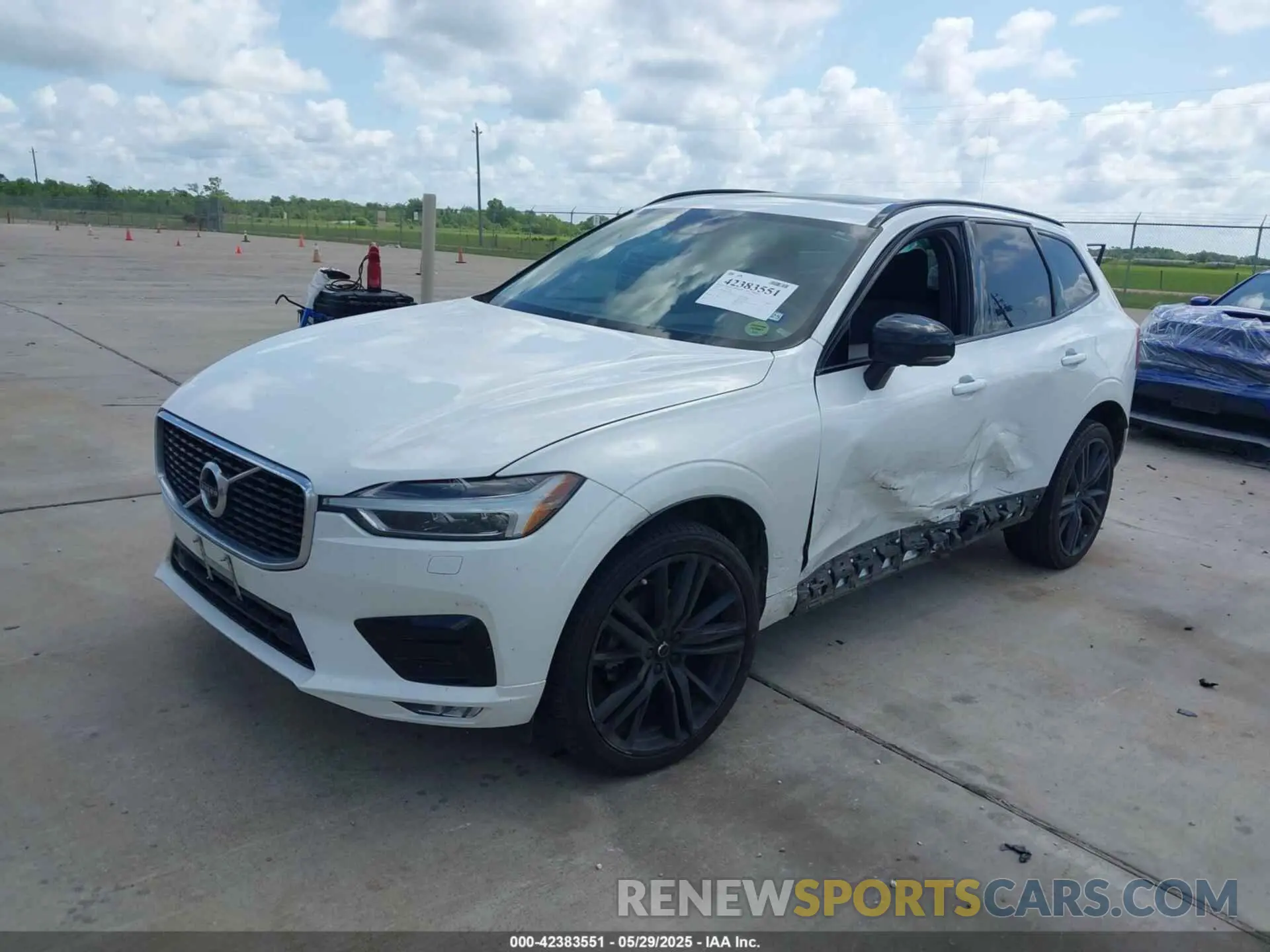 2 Photograph of a damaged car YV4102DM6L1517568 VOLVO XC60 2020