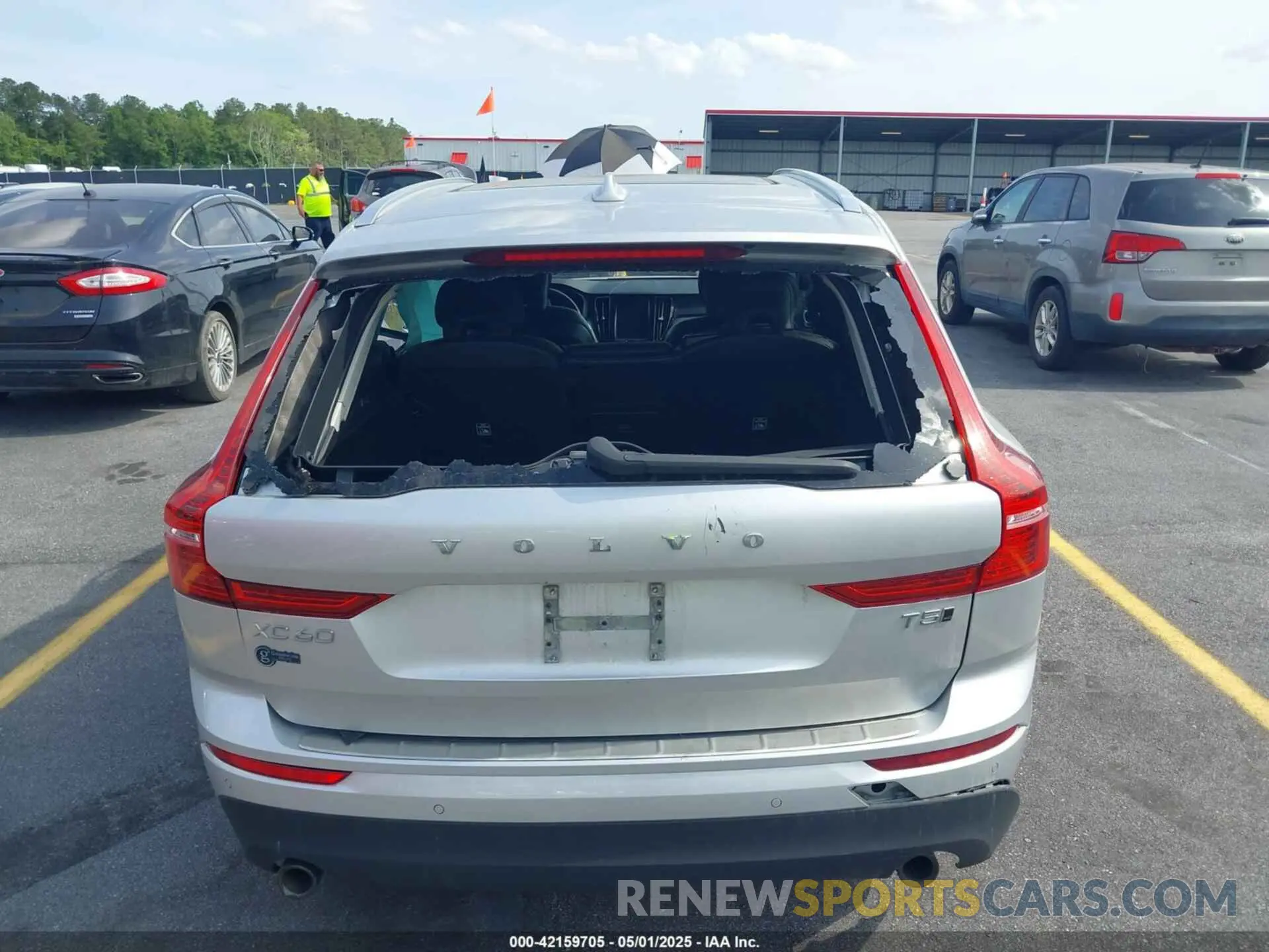 15 Фотография поврежденного автомобиля YV4102RK0L1478564 VOLVO XC60 2020