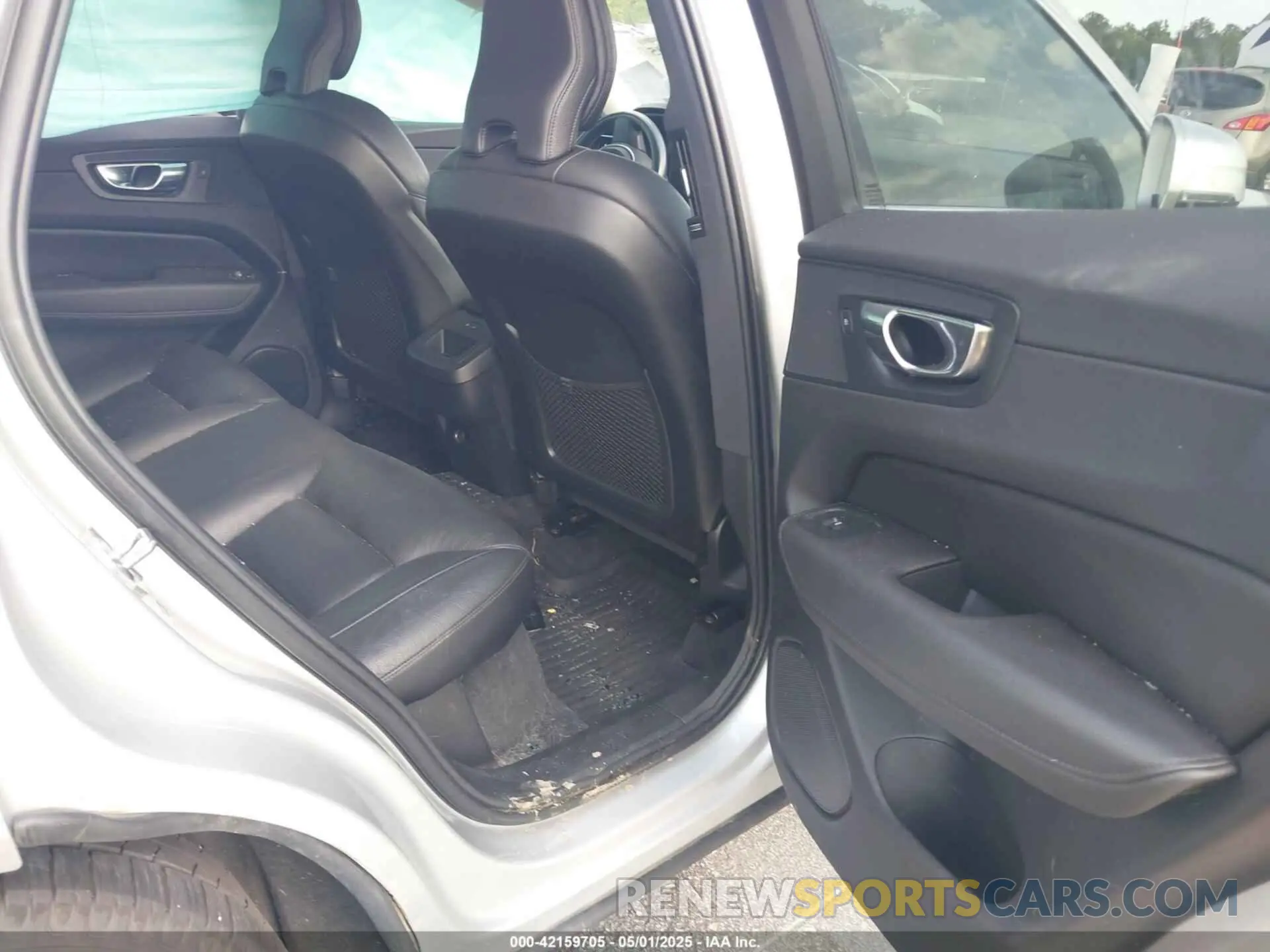 8 Фотография поврежденного автомобиля YV4102RK0L1478564 VOLVO XC60 2020