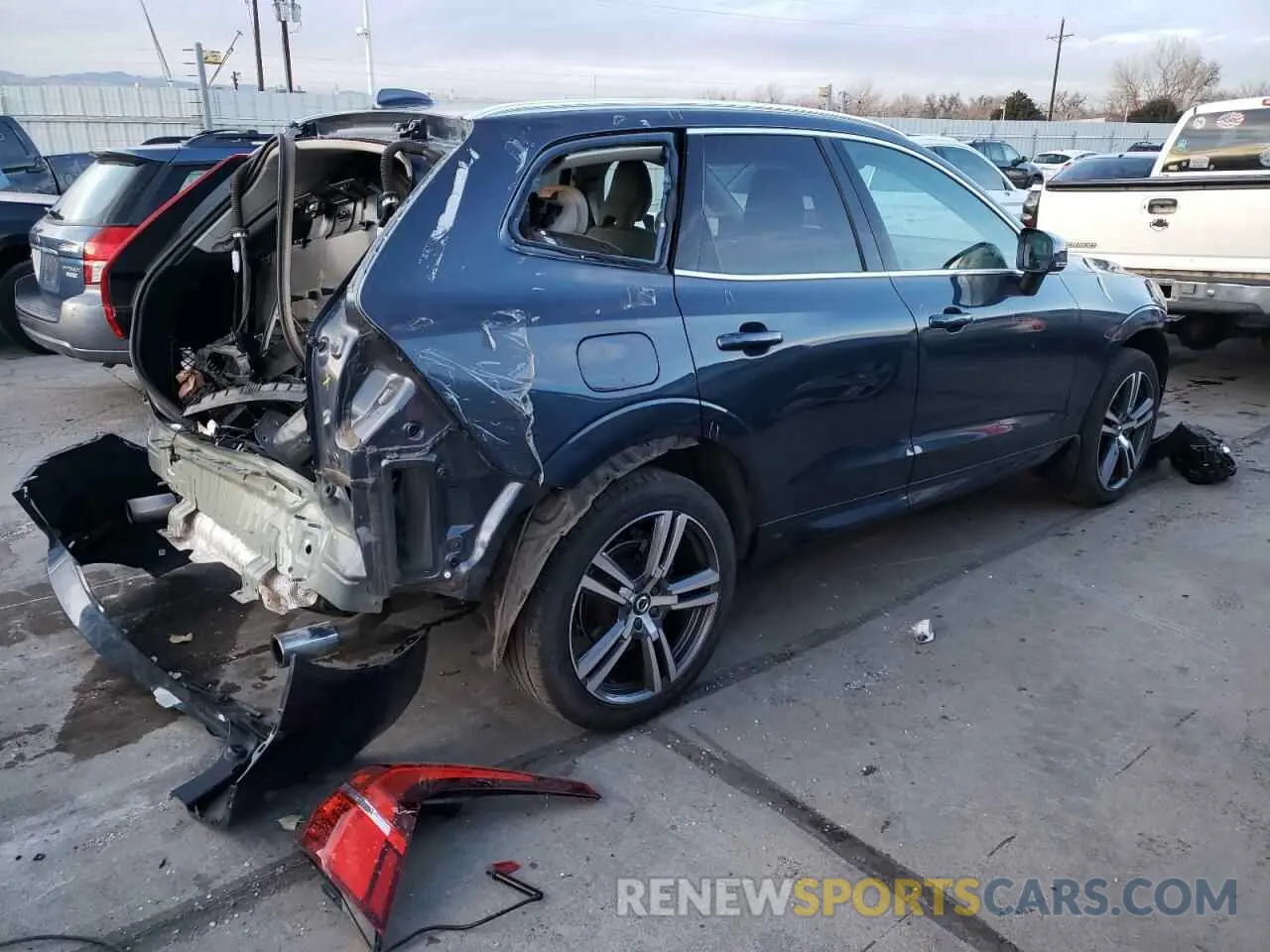 4 Photograph of a damaged car YV4102RK2L1478792 VOLVO XC60 2020
