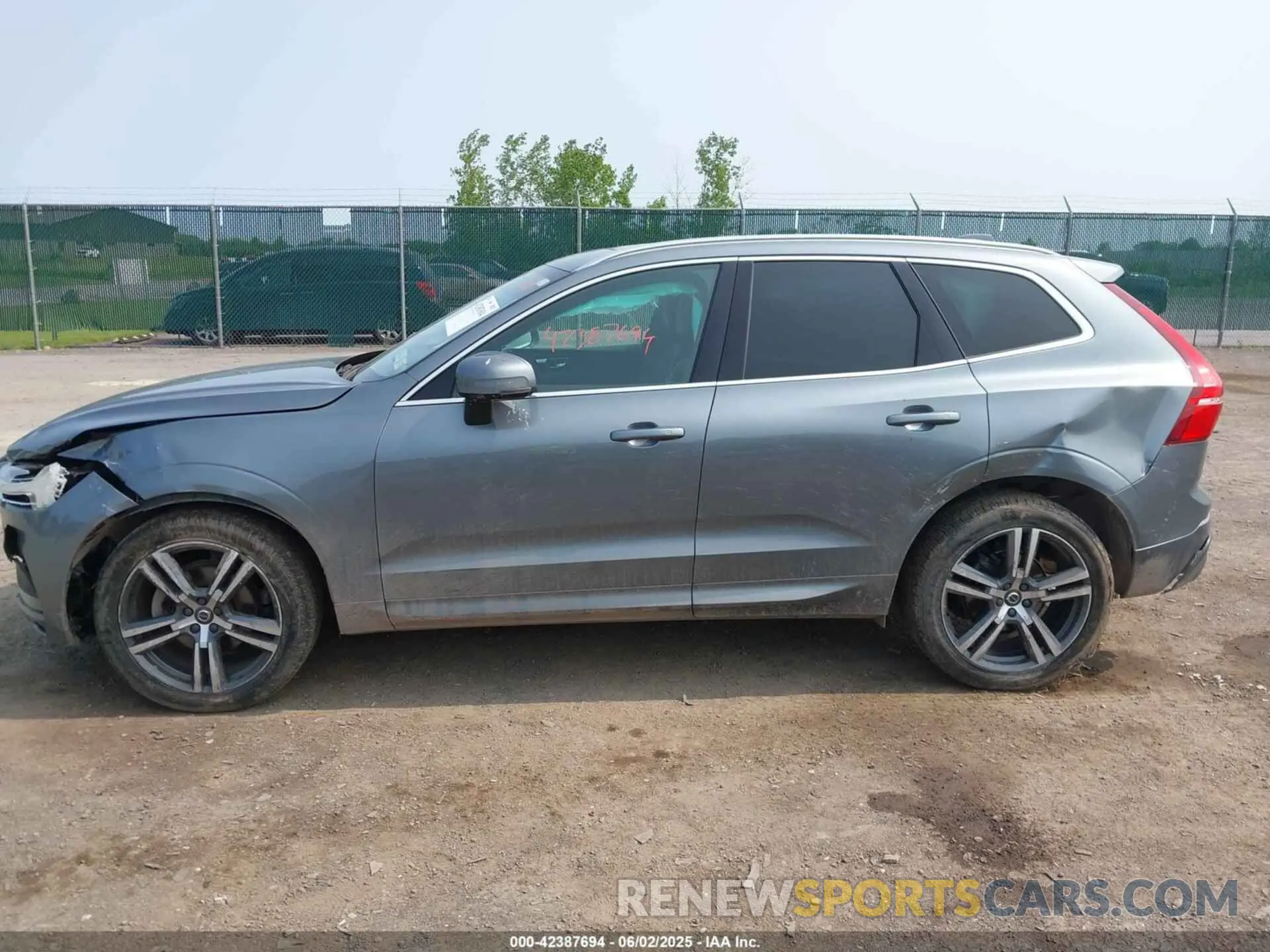 14 Photograph of a damaged car YV4102RK5L1415556 VOLVO XC60 2020