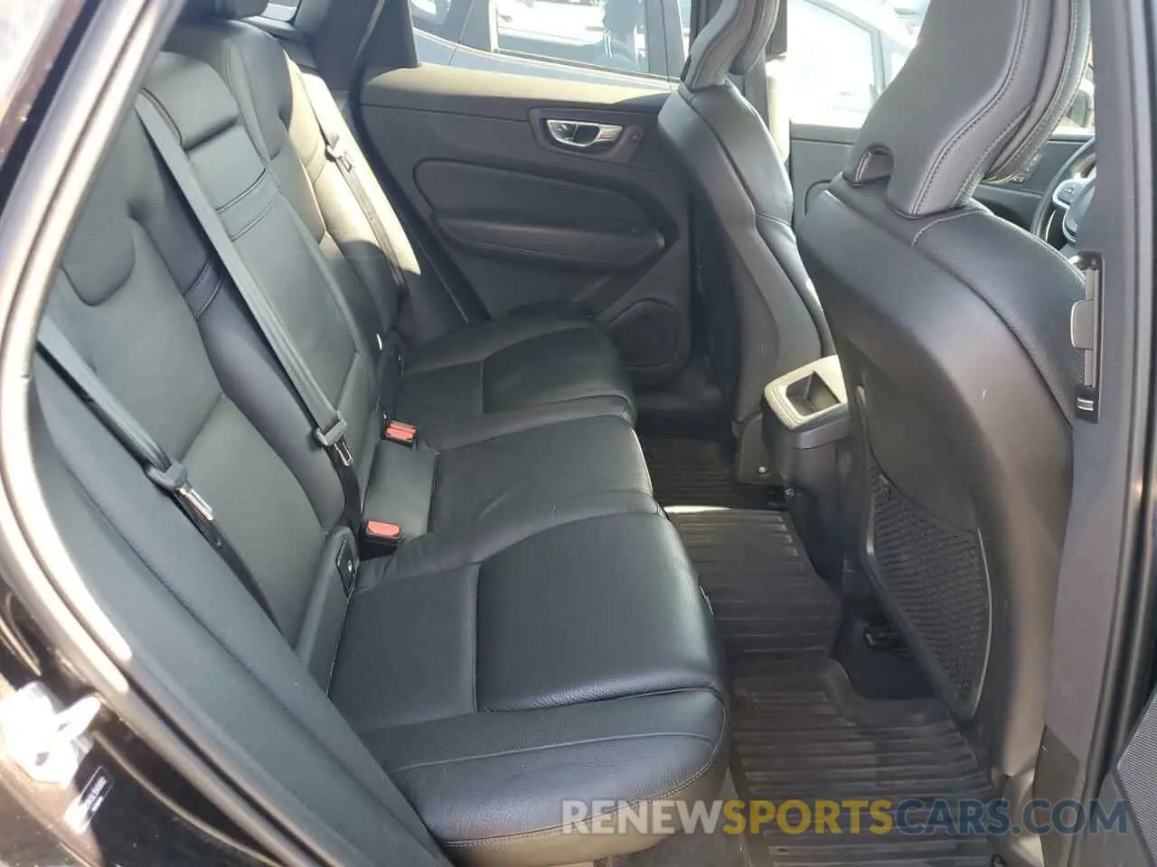 11 Фотография поврежденного автомобиля YV4102RK5L1545692 VOLVO XC60 2020