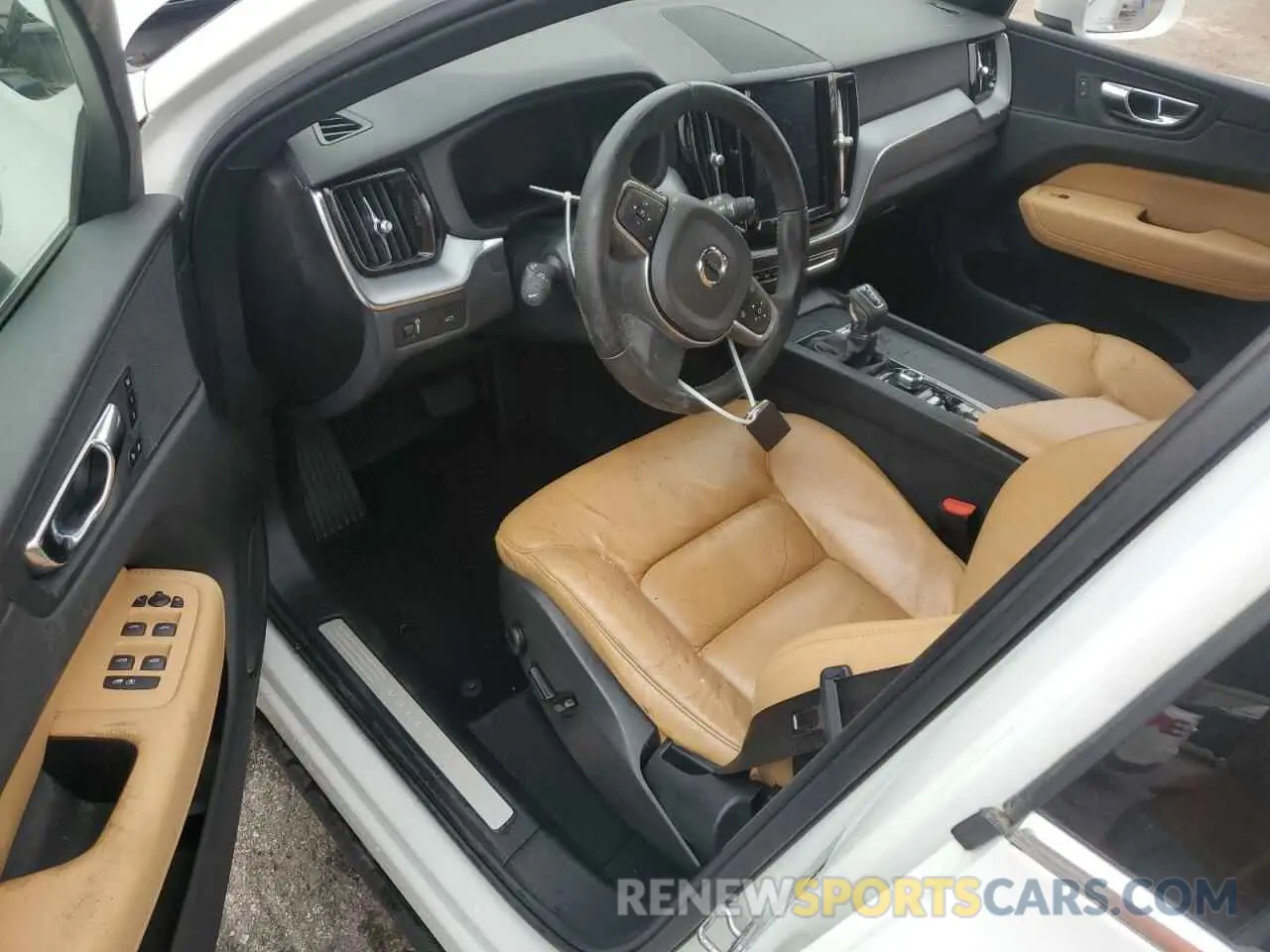 8 Фотография поврежденного автомобиля YV4102RK5L1601145 VOLVO XC60 2020