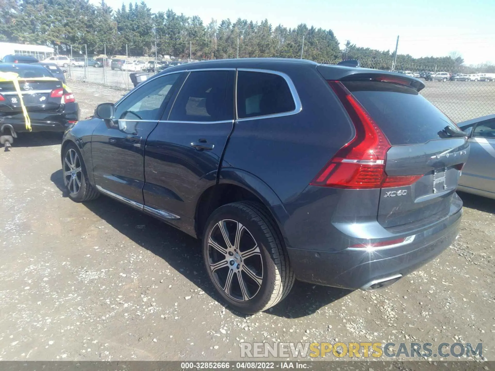 3 Photograph of a damaged car YV4102RL0L1535984 VOLVO XC60 2020