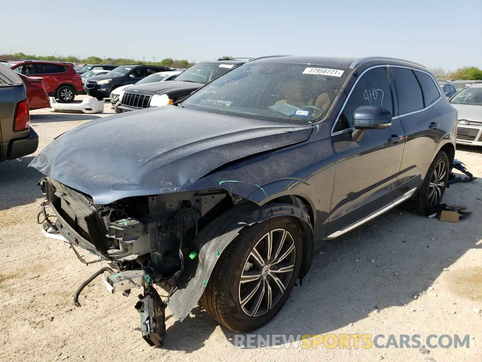 2 Photograph of a damaged car YV4102RL4L1575744 VOLVO XC60 2020
