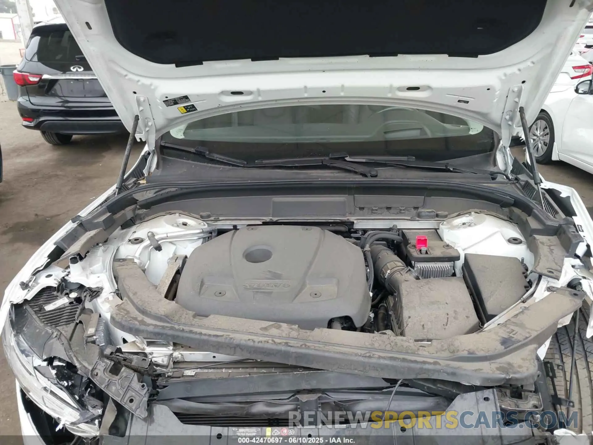 10 Photograph of a damaged car YV4A22RL9L1590718 VOLVO XC60 2020