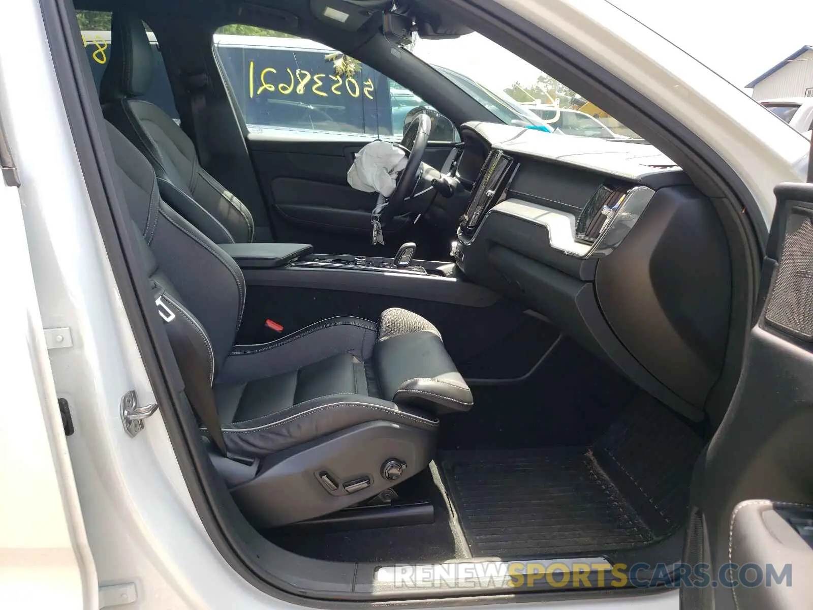 5 Photograph of a damaged car YV4BR0DM8L1538971 VOLVO XC60 2020