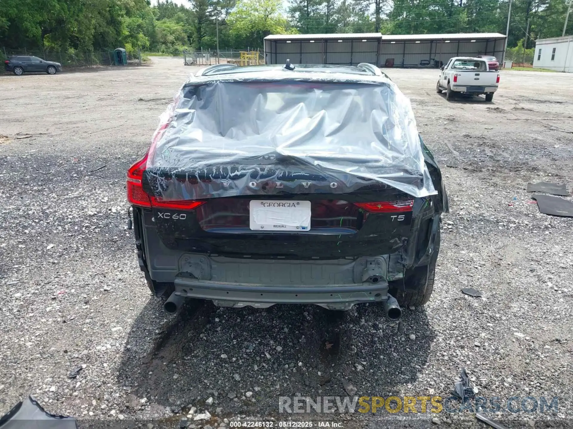 17 Photograph of a damaged car YV4102DK4M1818887 VOLVO XC60 2021