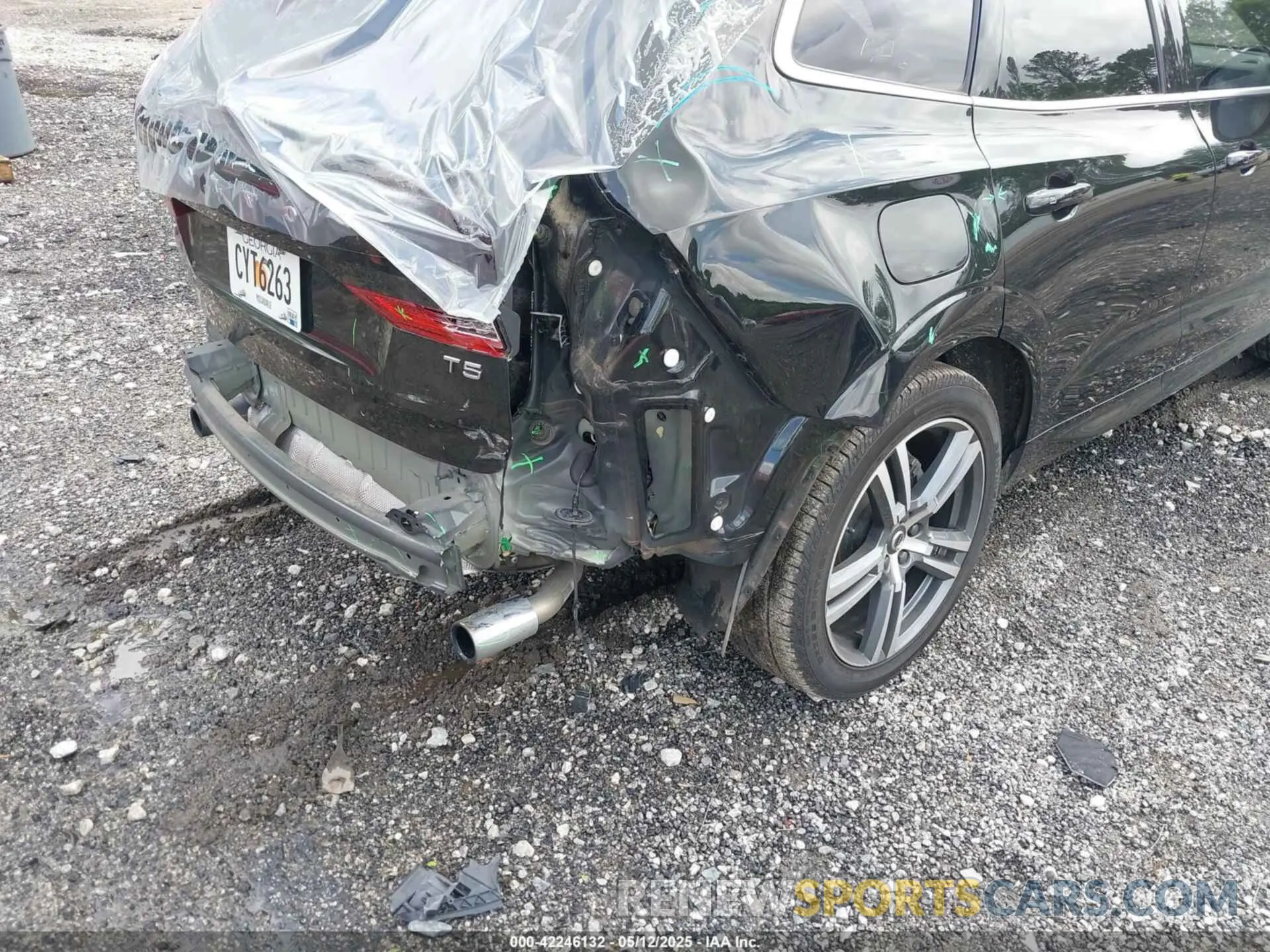 6 Photograph of a damaged car YV4102DK4M1818887 VOLVO XC60 2021
