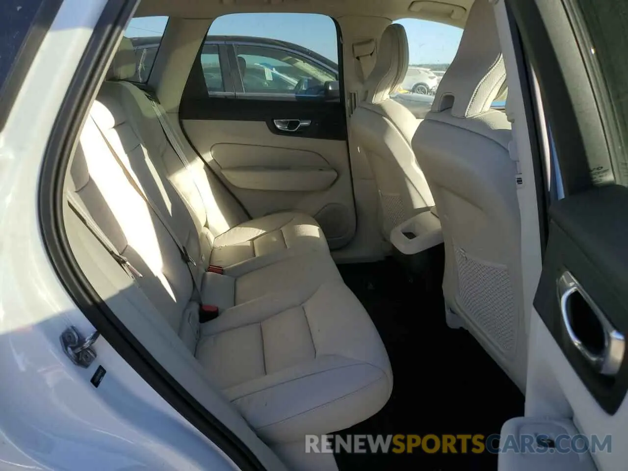 11 Photograph of a damaged car YV4102DK4M1874795 VOLVO XC60 2021