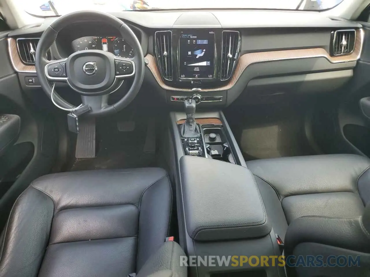 8 Photograph of a damaged car YV4102DK9M1770335 VOLVO XC60 2021