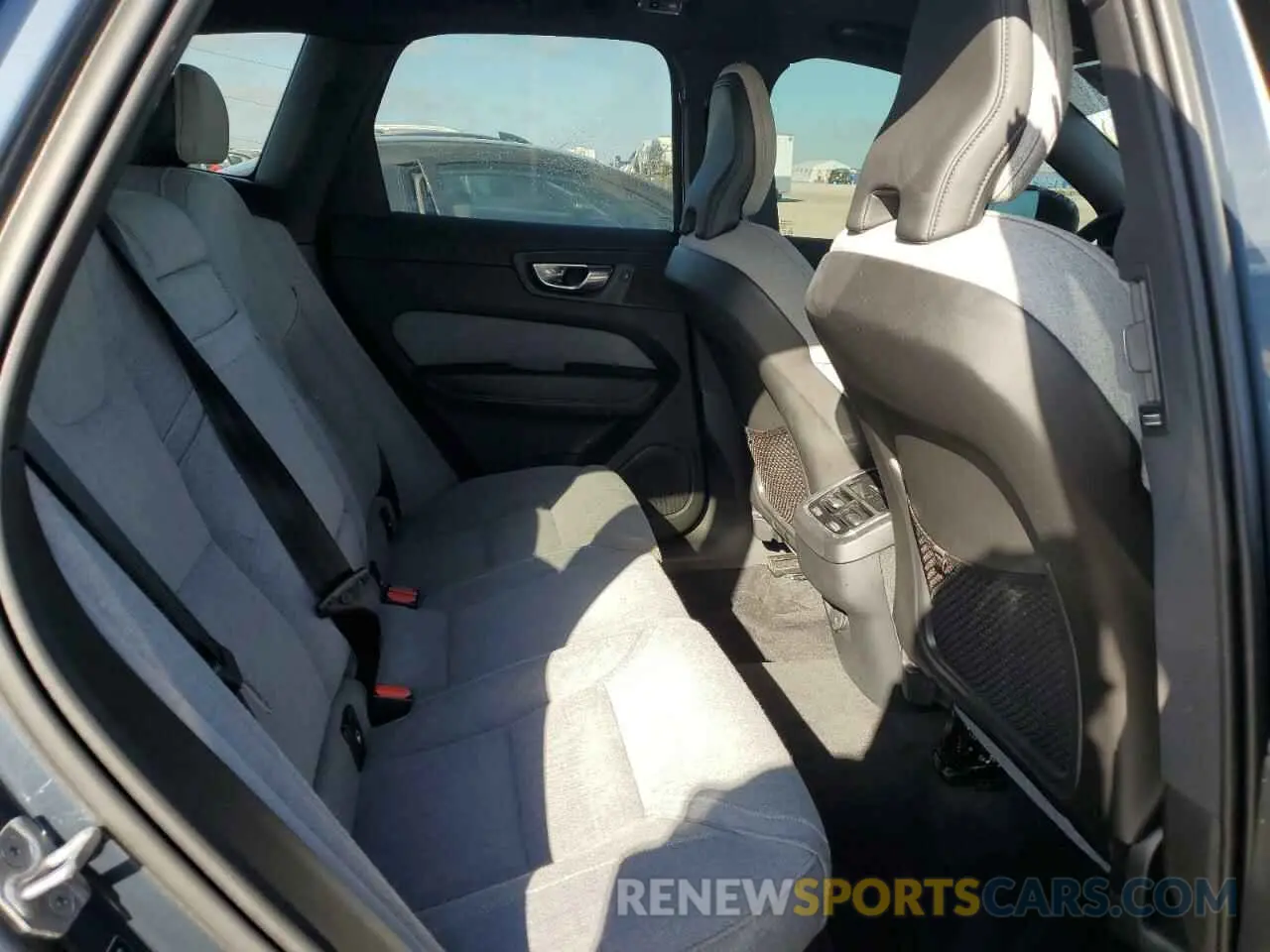 11 Photograph of a damaged car YV4102DL3M1799032 VOLVO XC60 2021