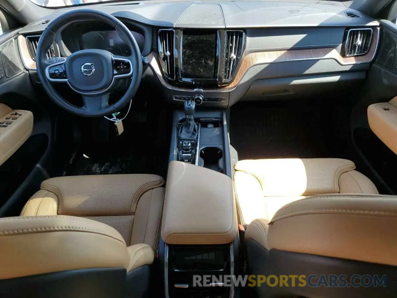 8 Фотография поврежденного автомобиля YV4102DL5M1765402 VOLVO XC60 2021
