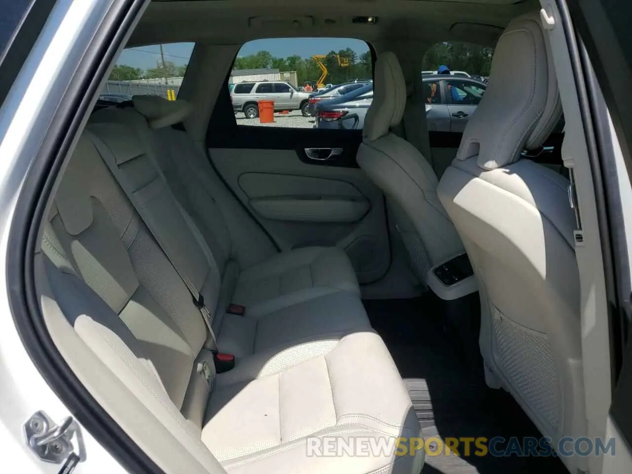 11 Фотография поврежденного автомобиля YV4102DL8M1688721 VOLVO XC60 2021